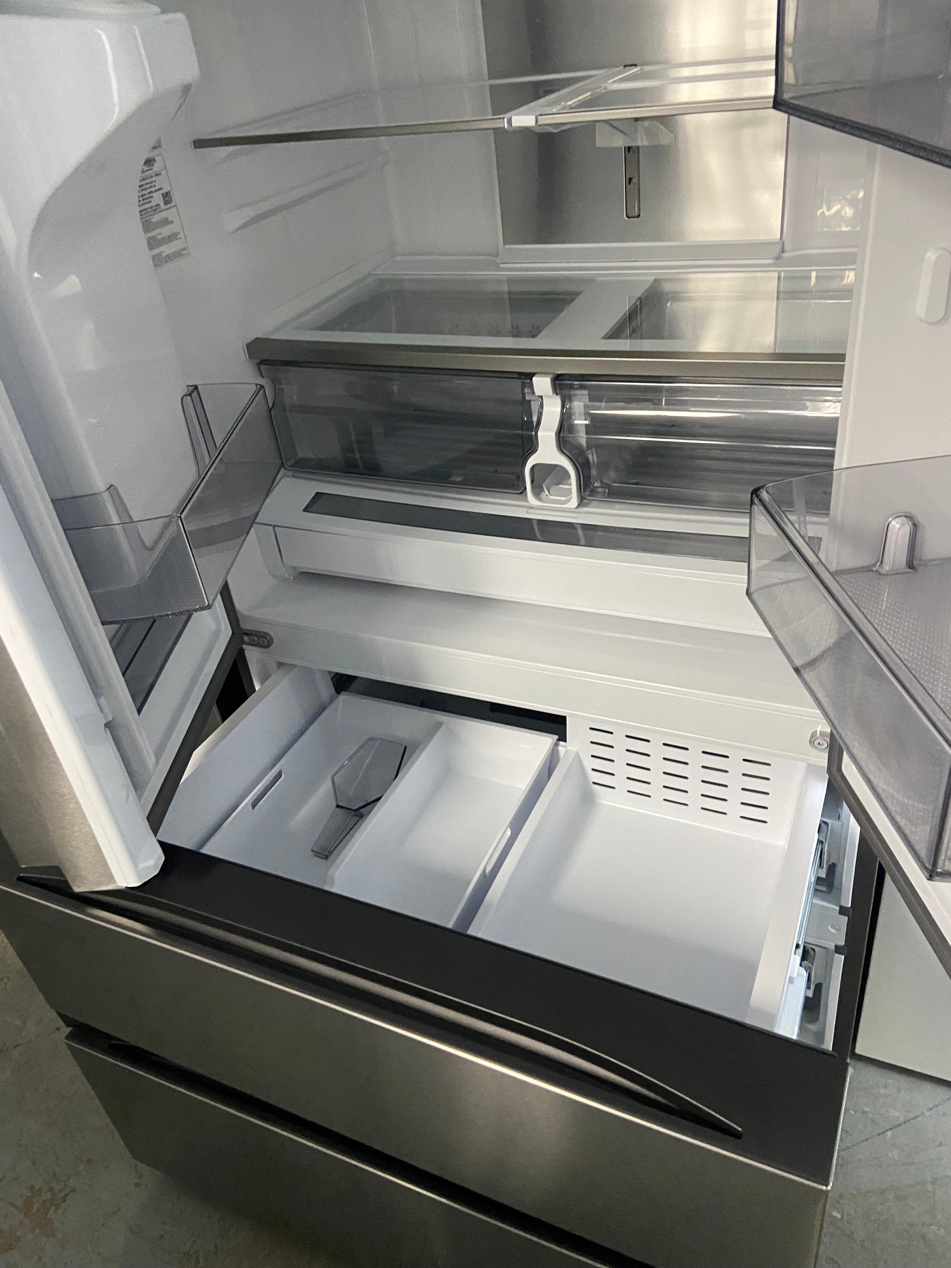 Samsung Stainless Fridge with water dispenser and ice maker