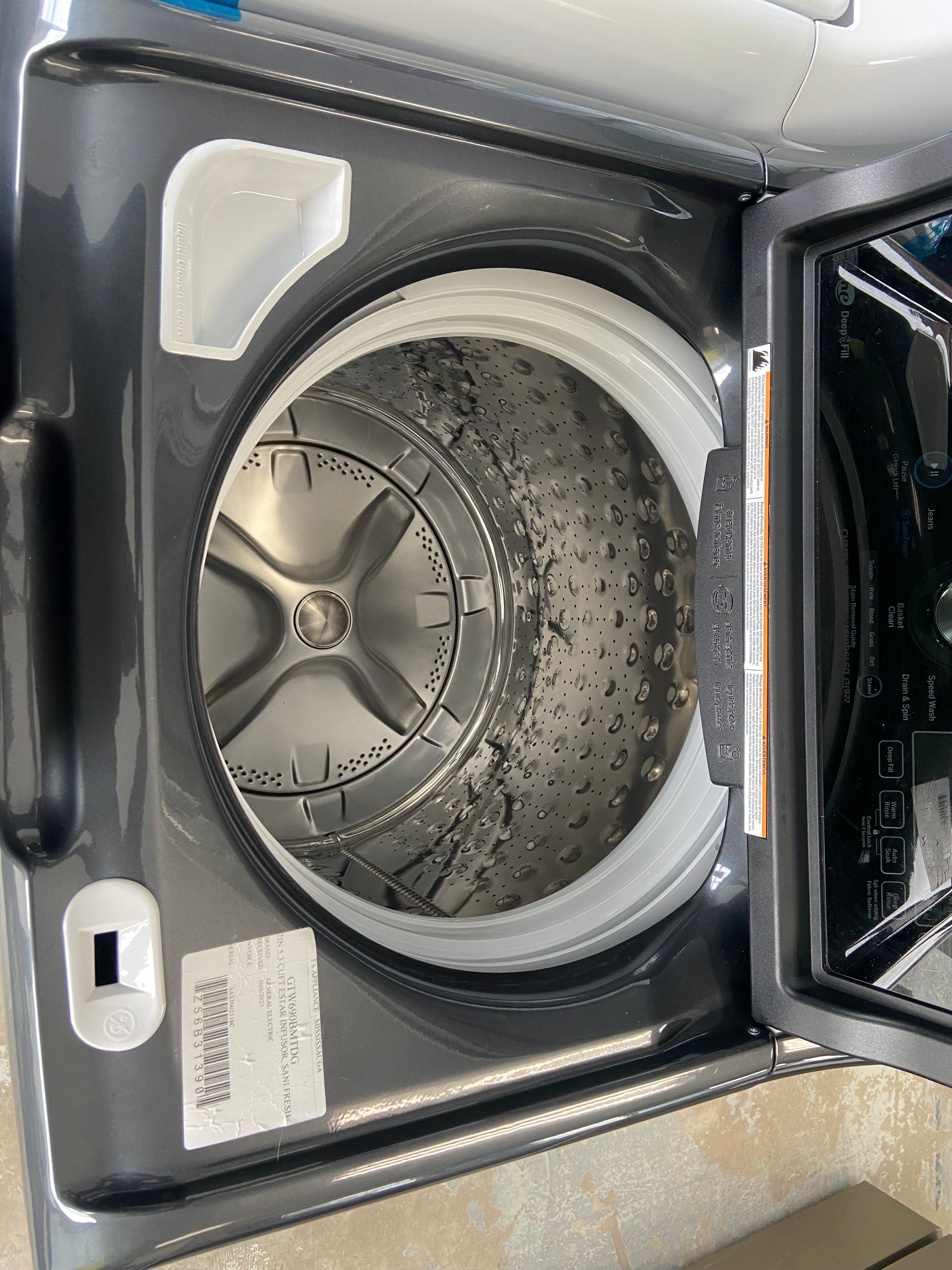 GE GTW690BMTDG Top Load Washer, 27 inch Width, 5.3 cu. ft. Washer Capacity, 800 RPM Washer Spin Speed, 14 Wash Cycles, 6 Temperature Settings