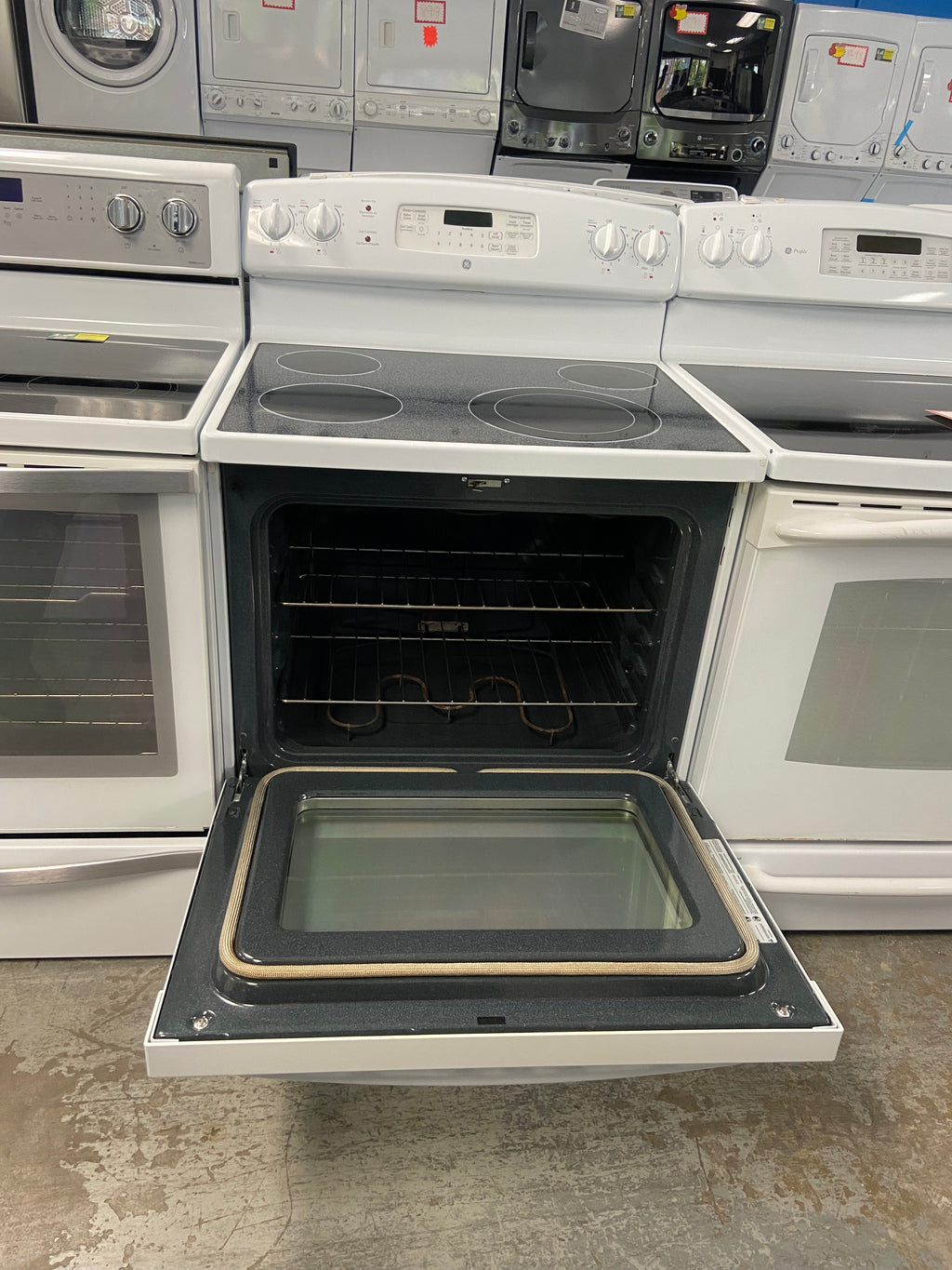White 30” GE JCBP660DT1W Glass Top Stove (Refurbished)