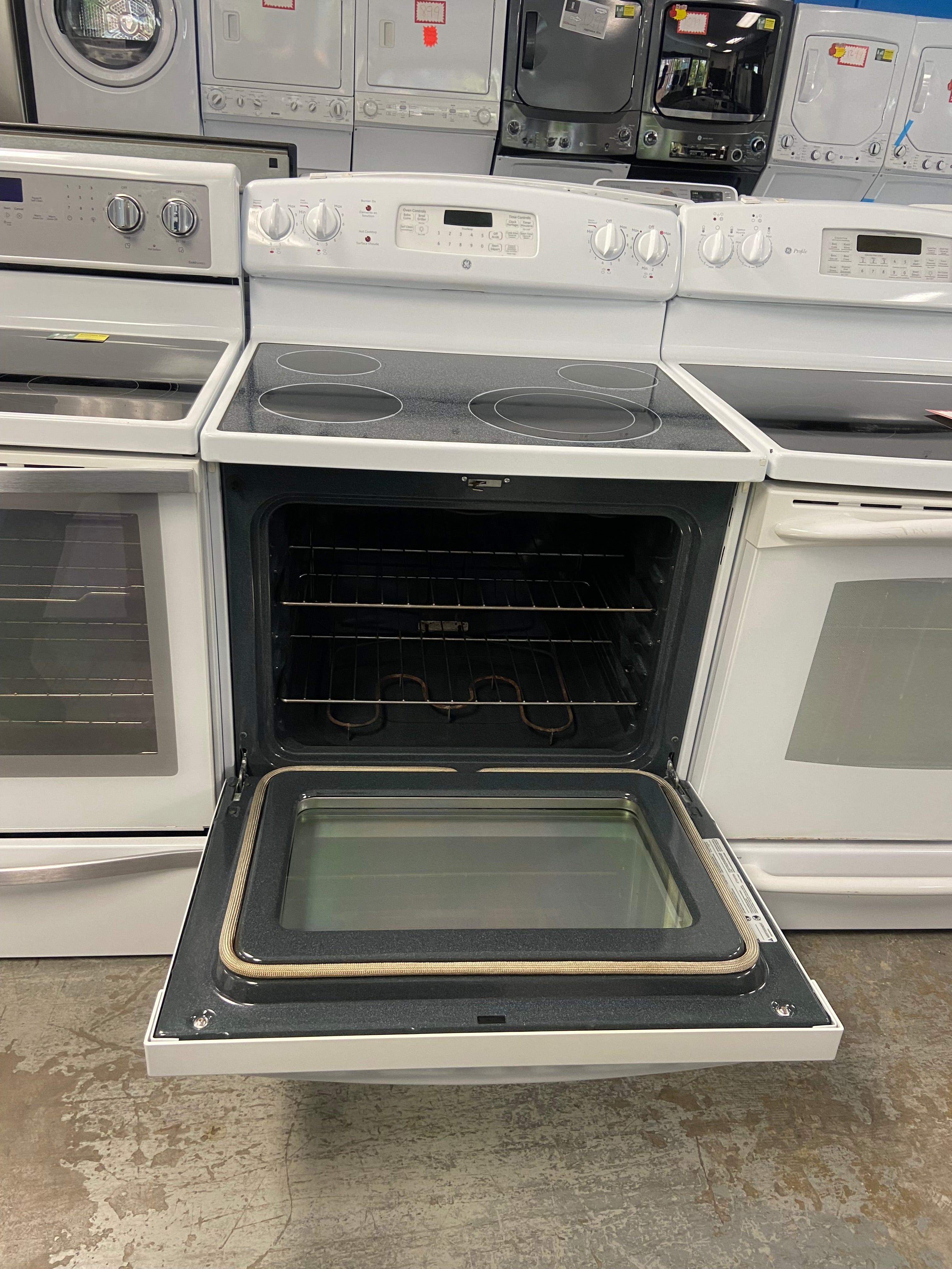 White 30” GE JCBP660DT1W Glass Top Stove (Refurbished)