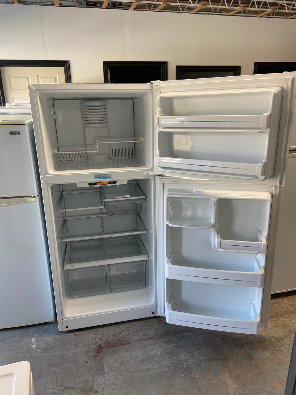 GTS18IBRDRWW 30 inch top mount freezer GE white refrigerator