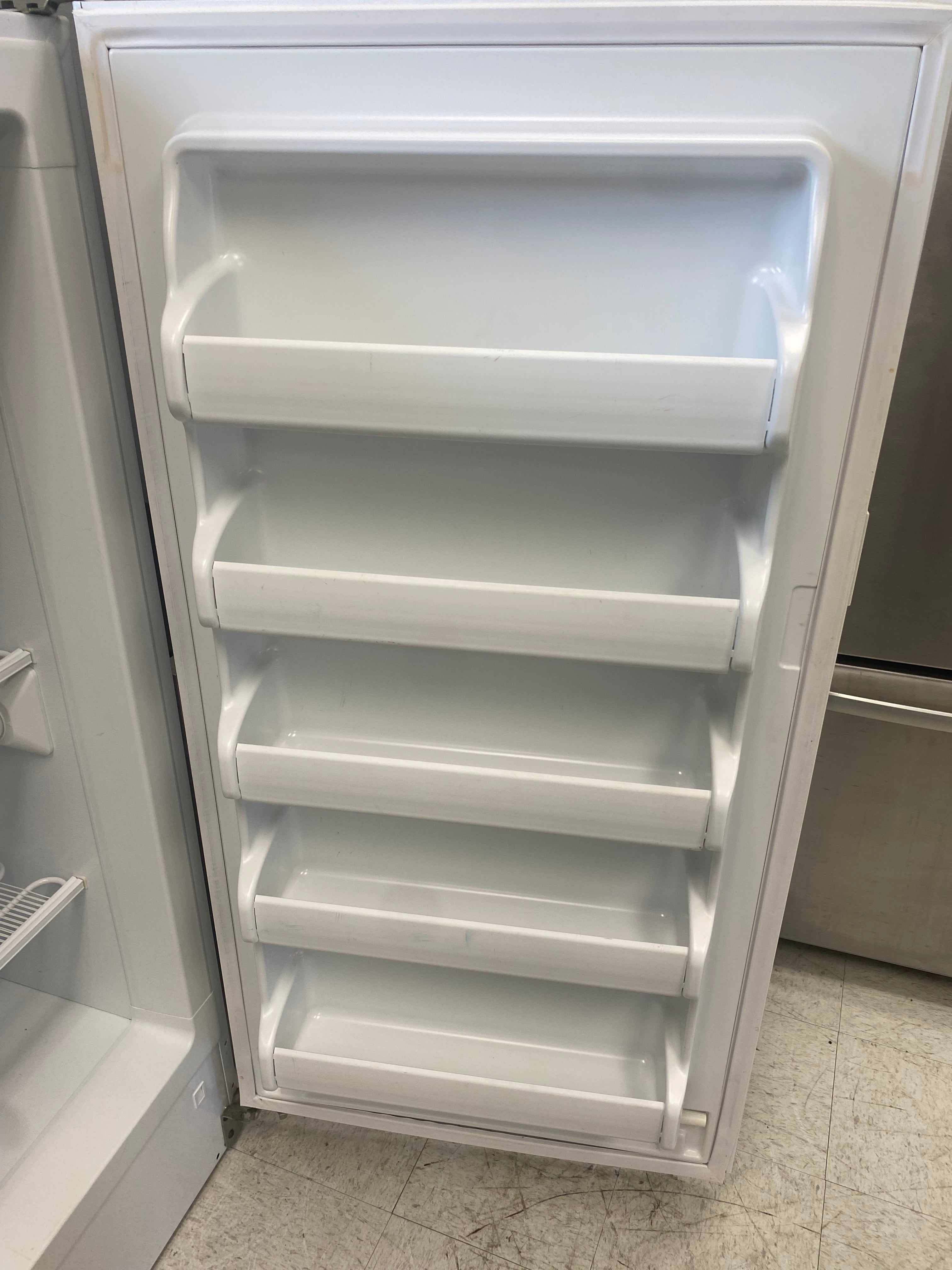 30” Frigidaire Upright/Stand Up freezer, White "Refurbished"
