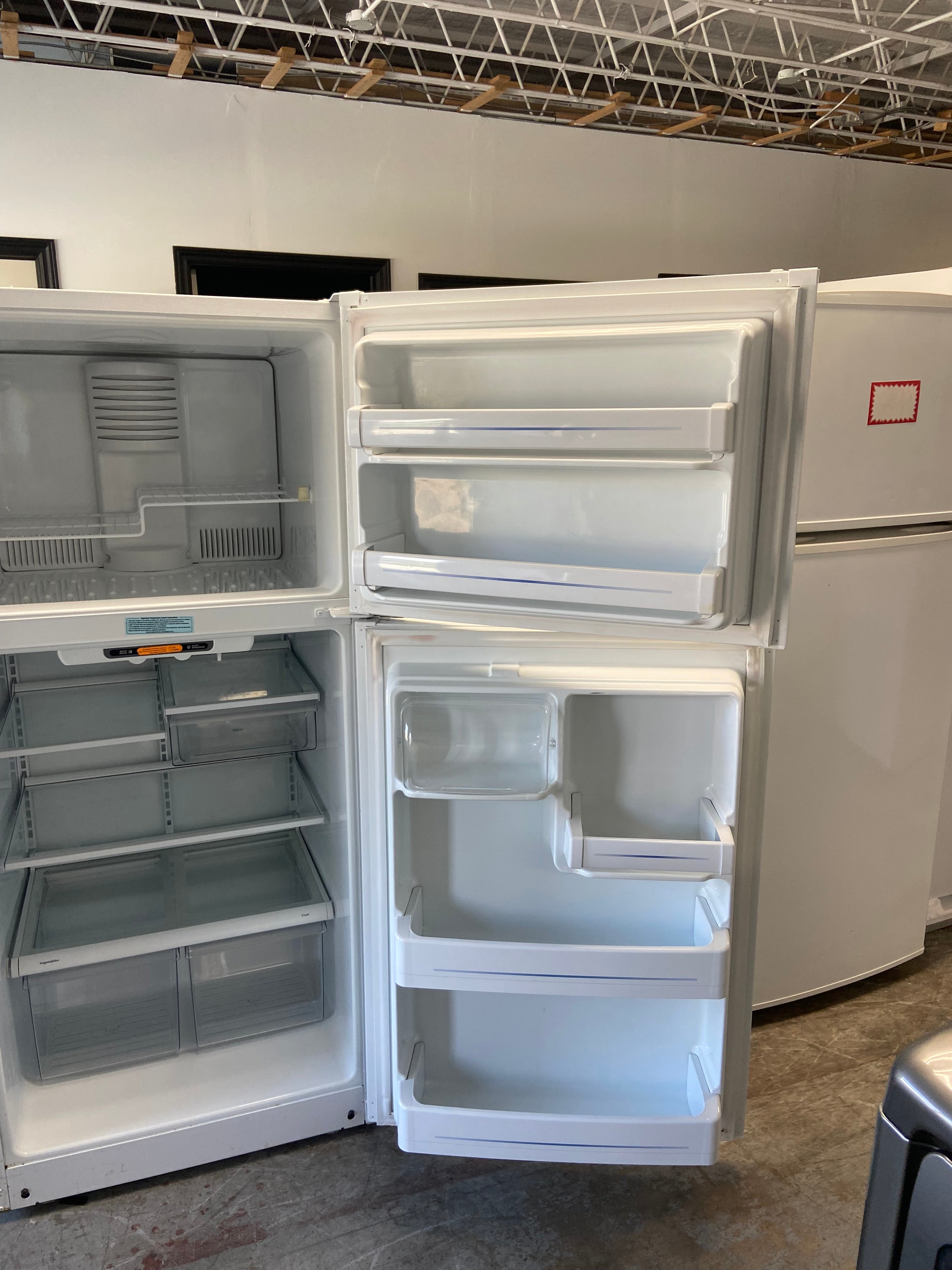 GTS18IBRDRWW 30 inch top mount freezer GE white refrigerator