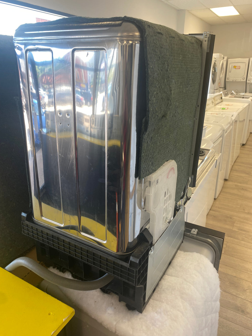 18” GE dishwasher, White