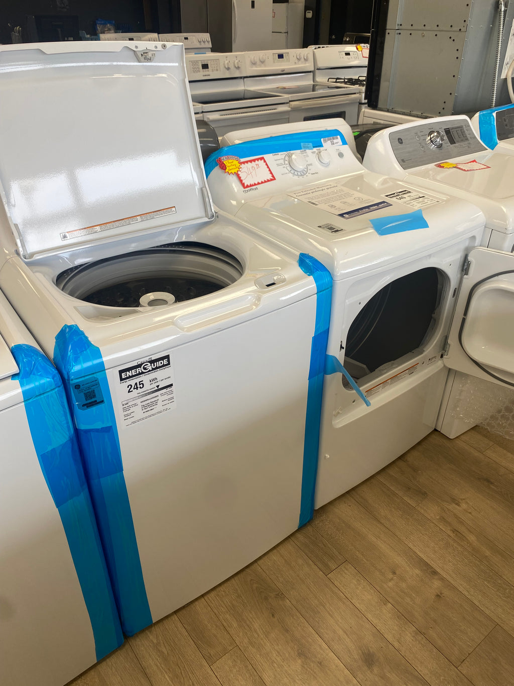 Moffat MTW201BMR0WW Top Load Washer, 27 inch Width, 4.4 cu. ft. Washer Capacity, 800 RPM Washer Spin Speed, 11 Wash Cycles, 4 Temperature Settings, White colour