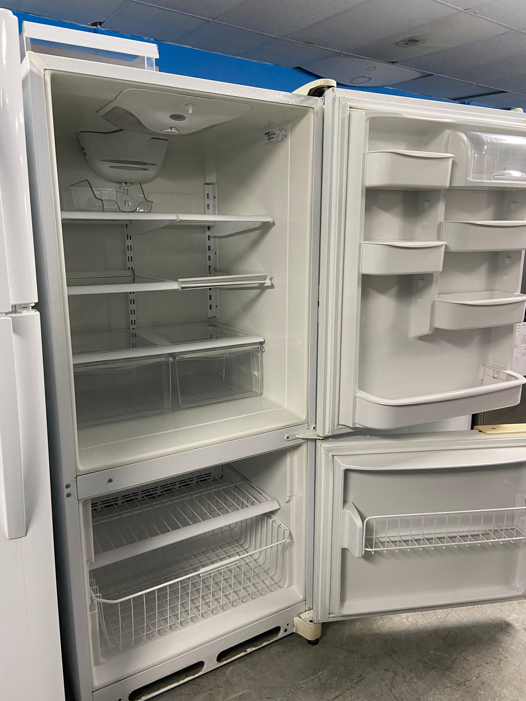 30” White Kenmore 596.63822200 Refrigerator with warranty
