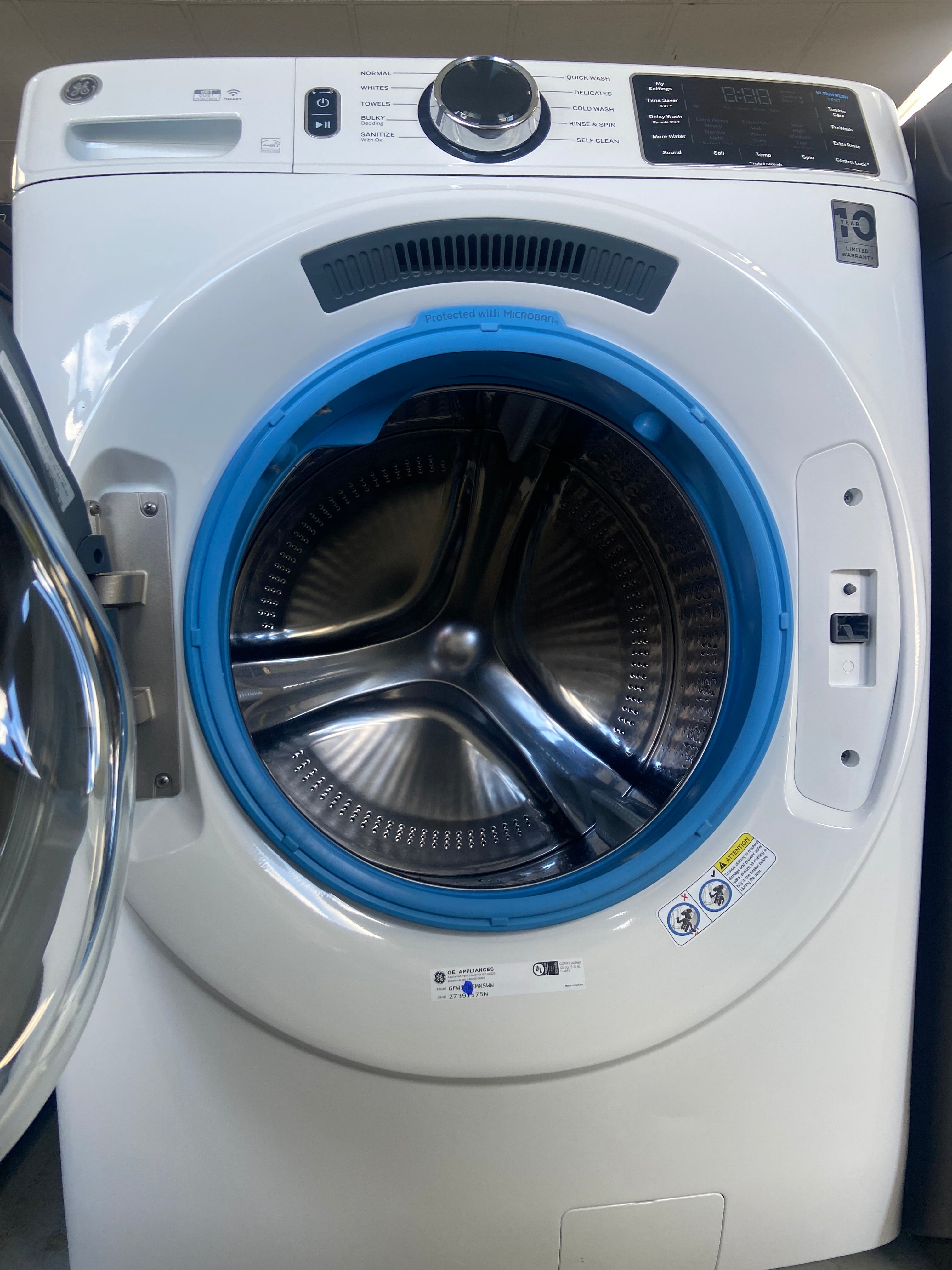 White 27” GE GFW550SMN5WW Washer (Refurbished)