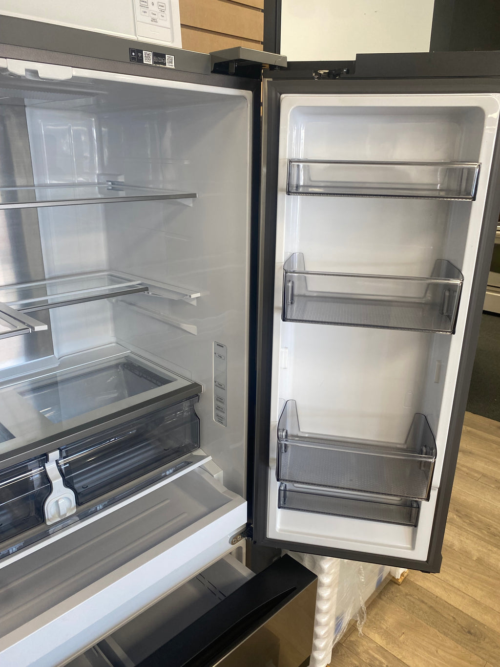 36” Double freezer Samsung Stainless Fridge, water and ice dispenser “scratch and dent”