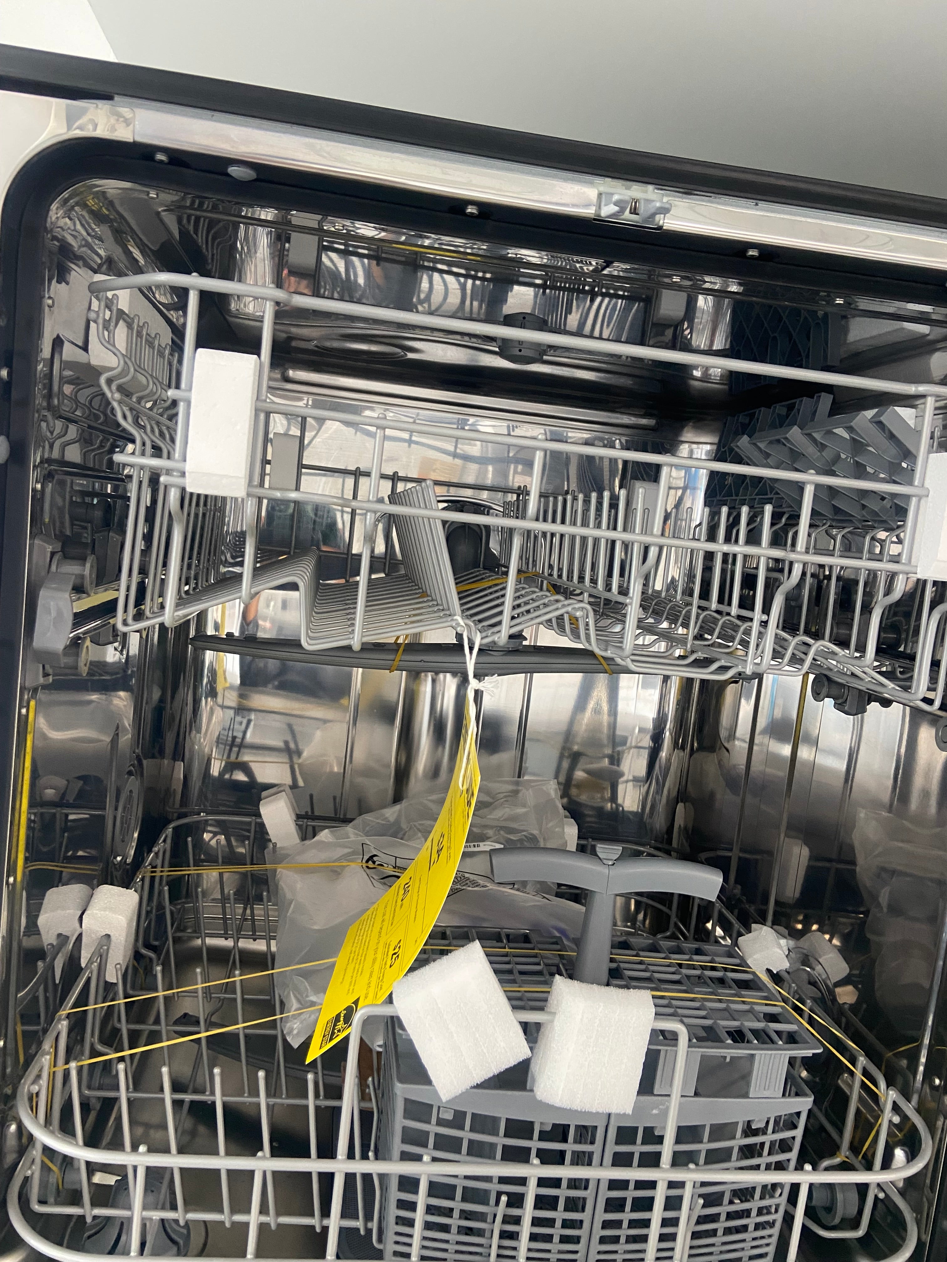 GE 24" Built-in Stainless Dishwasher "Brand New"
