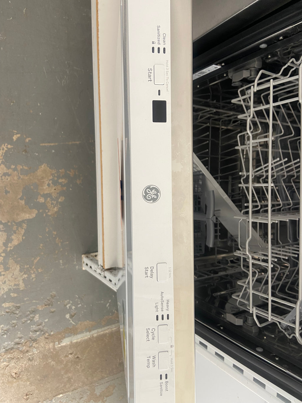 GE White 24" Built-in Dishwasher "scratch and dent"