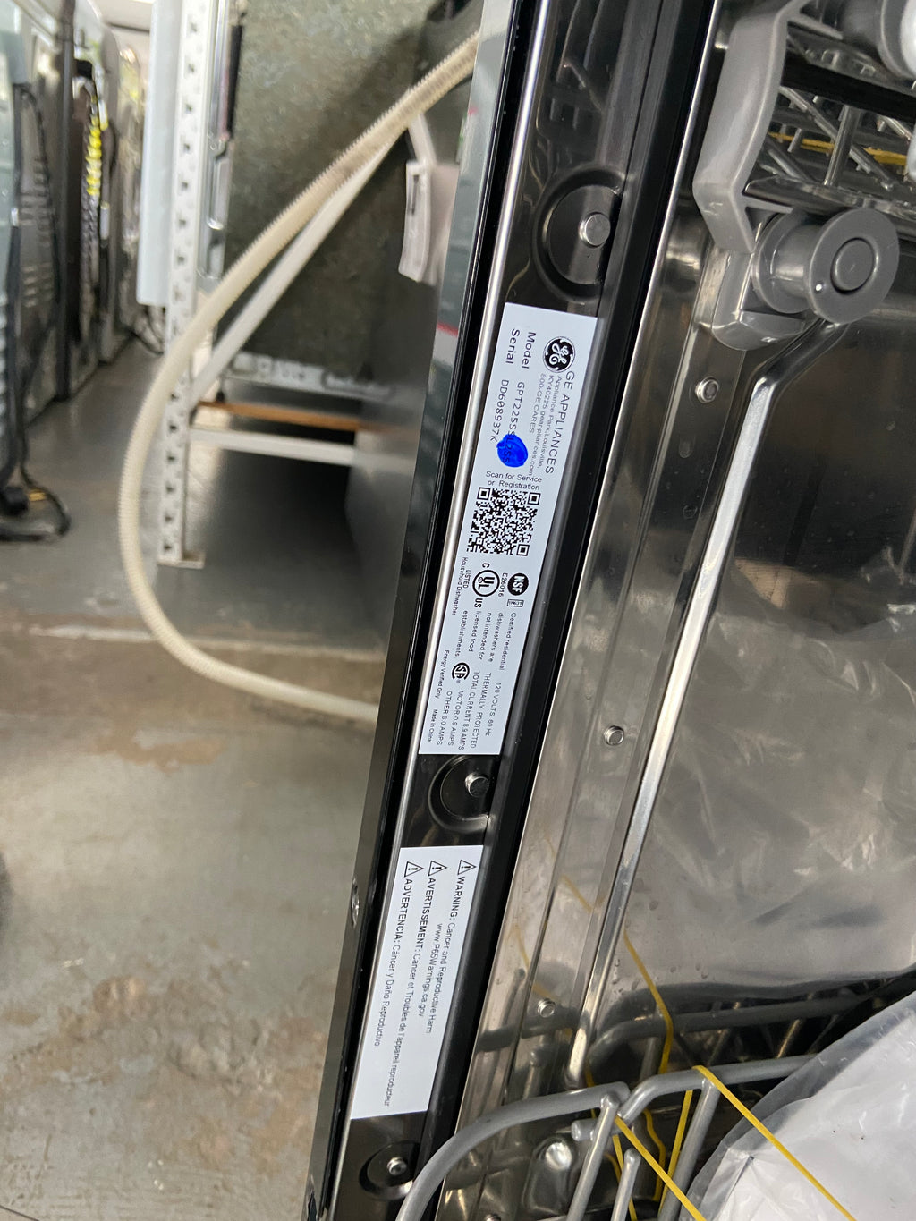 Stainless GE GPT225SSL2SS Portable Dishwasher (Scratch and Dent)
