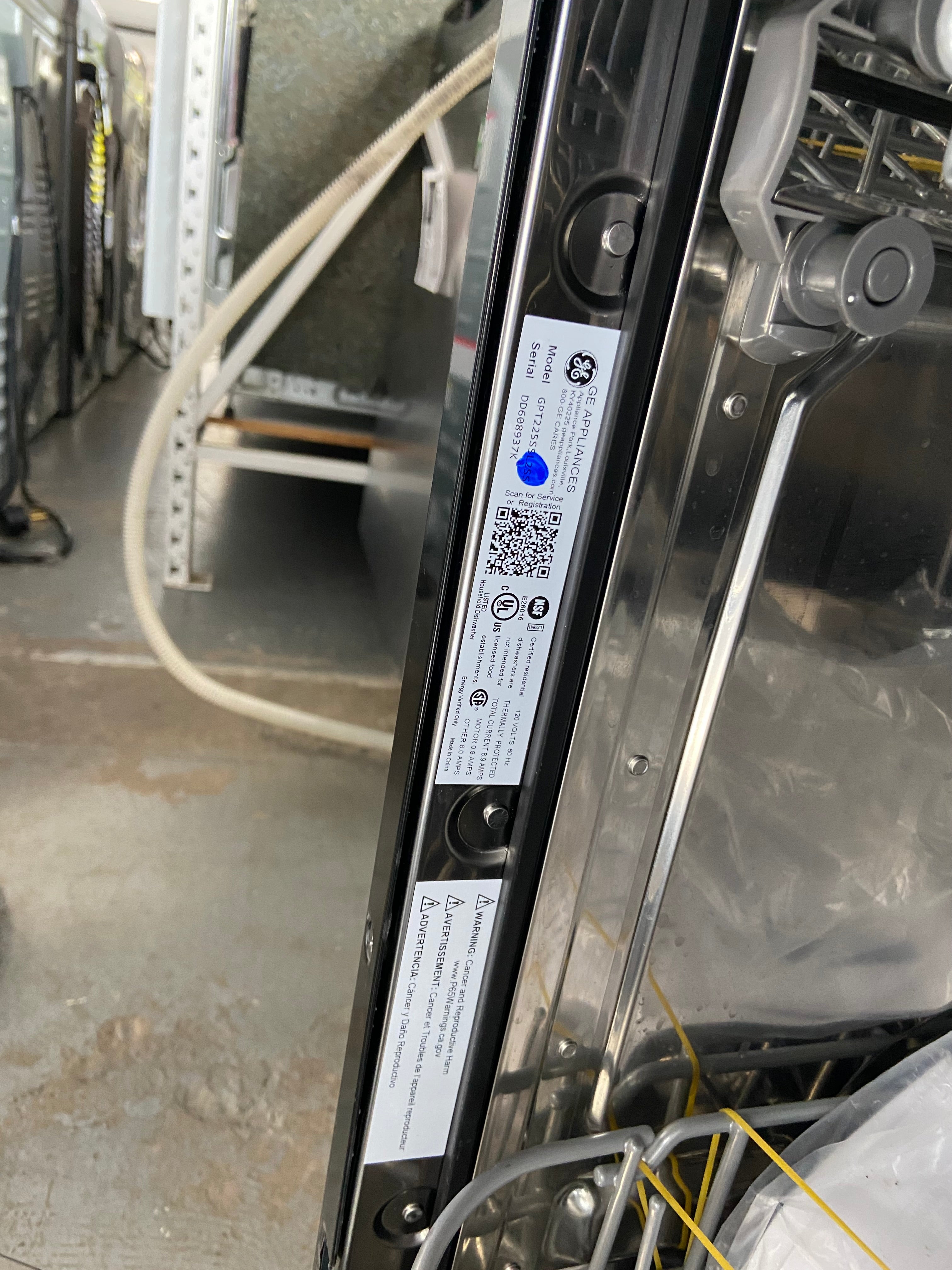 Stainless GE GPT225SSL2SS Portable Dishwasher (Scratch and Dent)