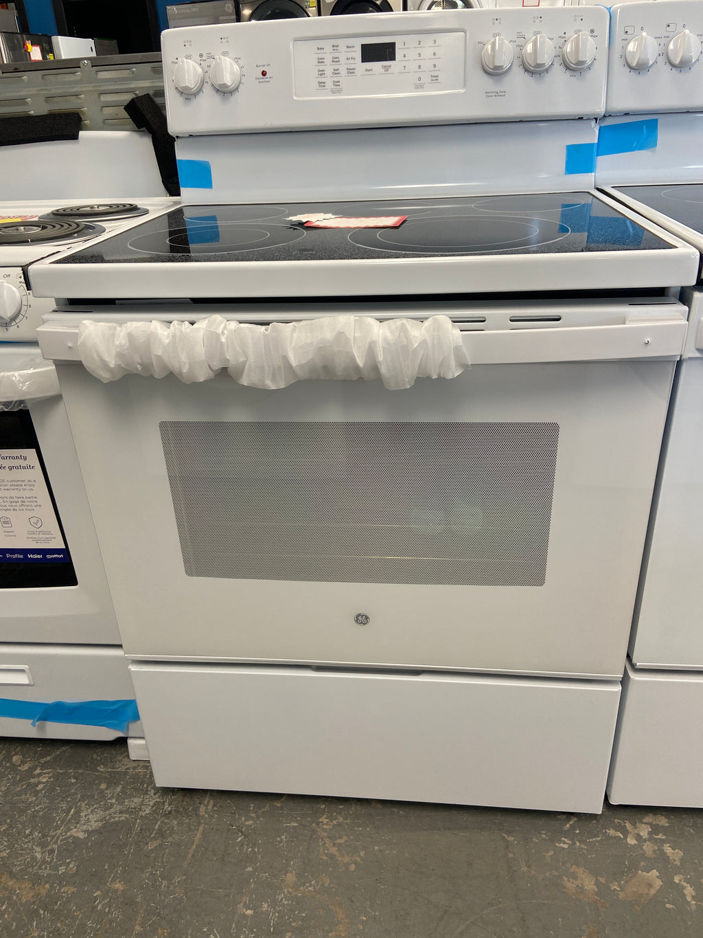 GE white glass top stove, JCB840DY2WW, “Brand New”, 6 Months Warranty