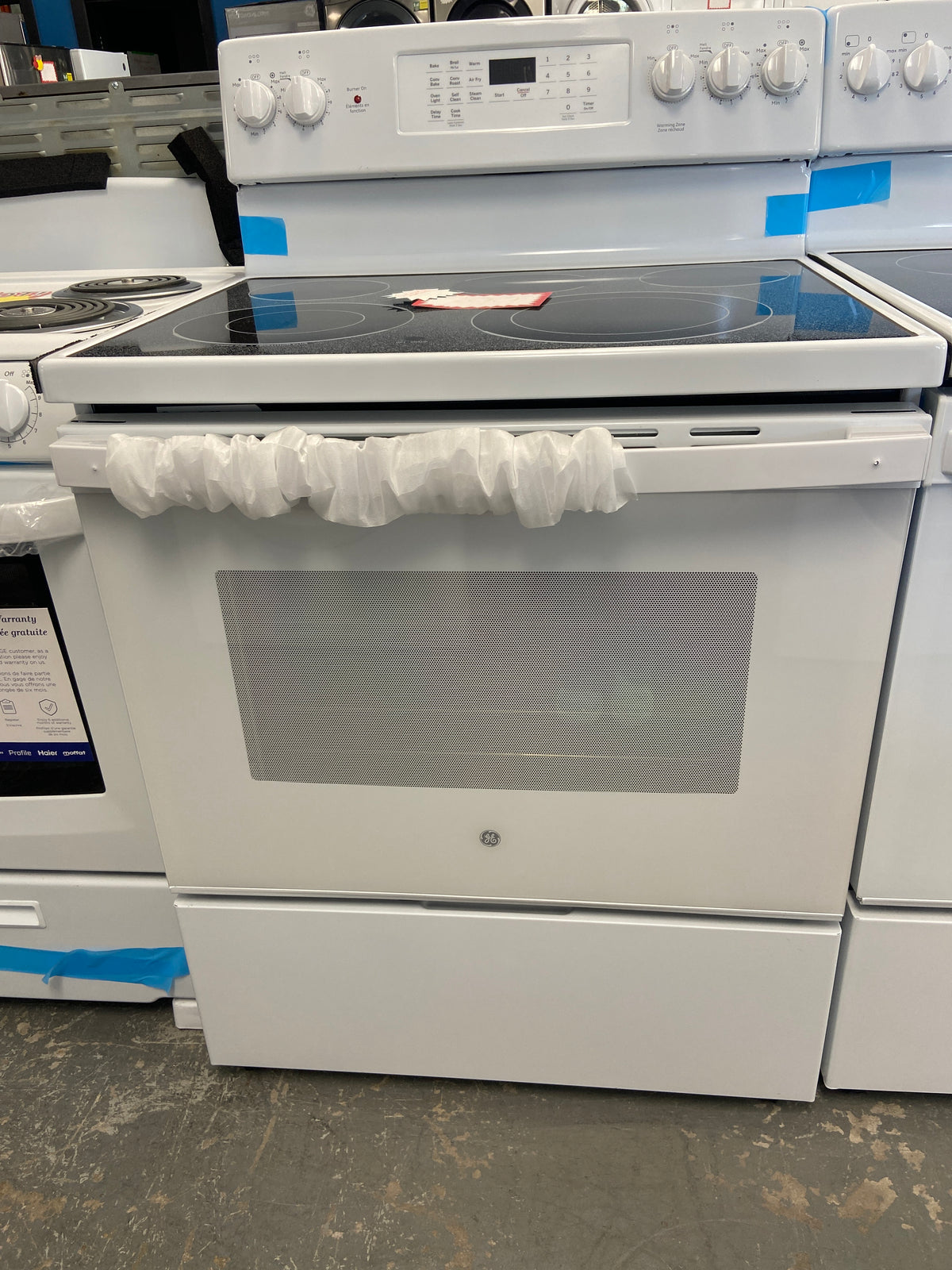 GE white glass top stove, JCB840DY2WW, “Brand New”, 6 Months Warranty