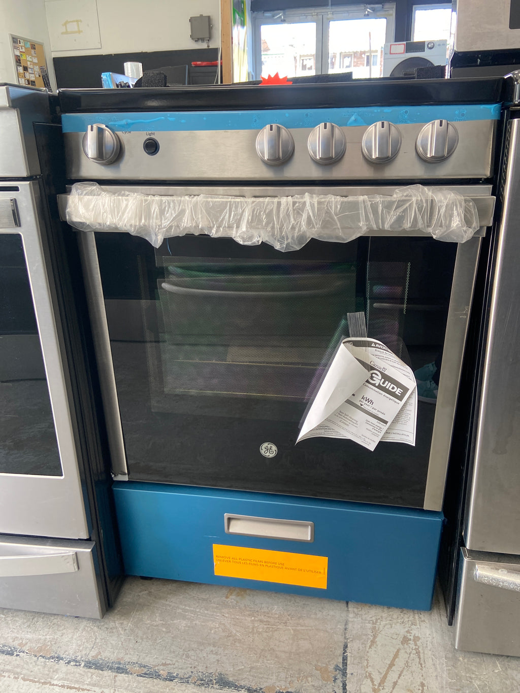 GE stainless apartment size(24”) glass top stove, JCAS640RM4SS,  “Brand New”, 6 Months Warranty