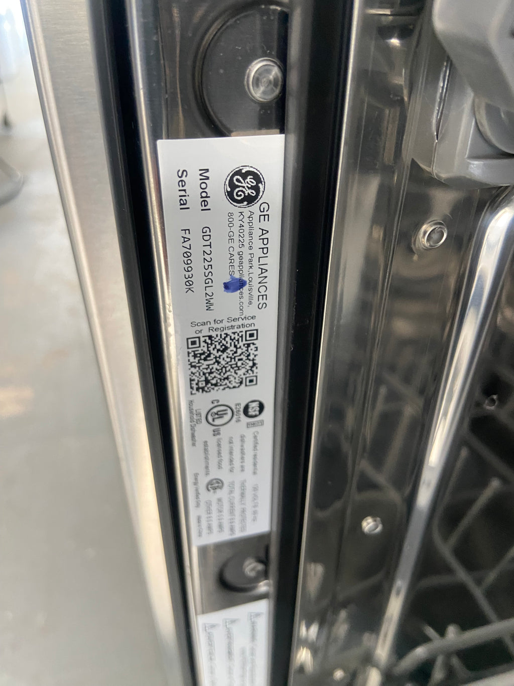 GE White 24" Built-in Dishwasher "scratch and dent"