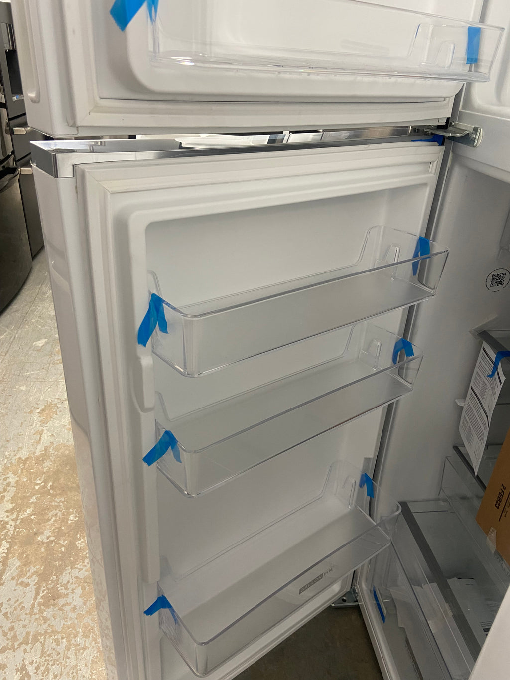 Whirlpool apartment size (24”) New fridge