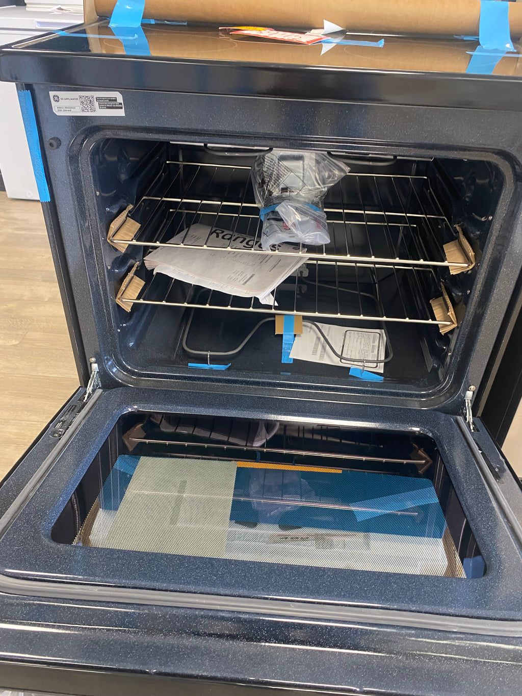 GE JCBS630SV2SS Electric Range, 5 cu. ft. Capacity, 30 inch Exterior Width, 4 Burners, Storage Drawer, Manual Clean, 2,000 W Highest Element, Stainless Steel colour