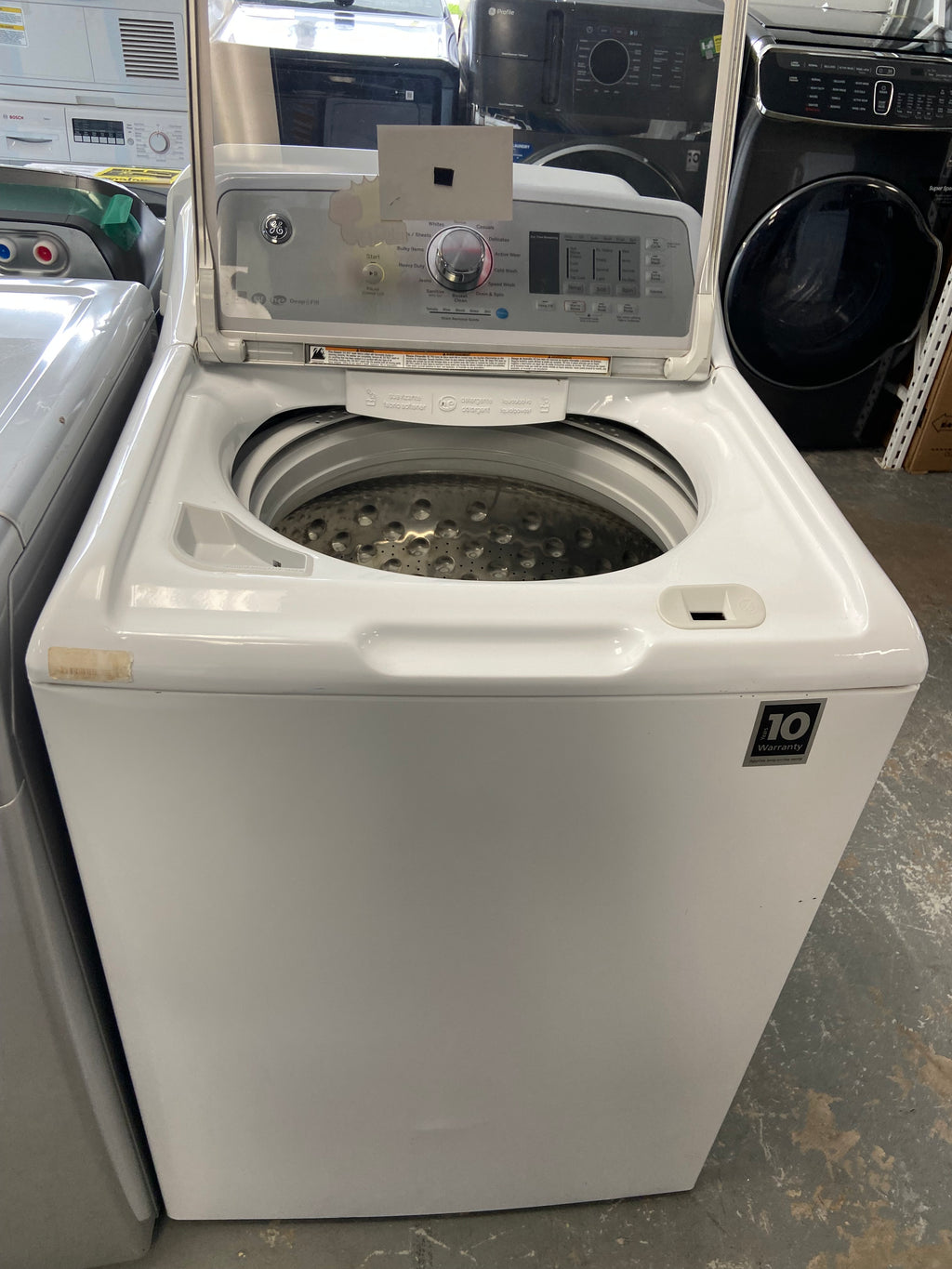 White GE GTW680BMM1WS Top Load Washer (Refurbished)