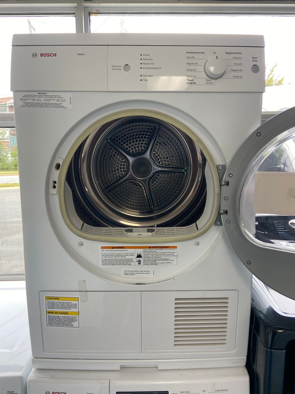 White 24” Bosch WTV76100C/WAP24201UC Washer And Dryer Set (Refurbished)
