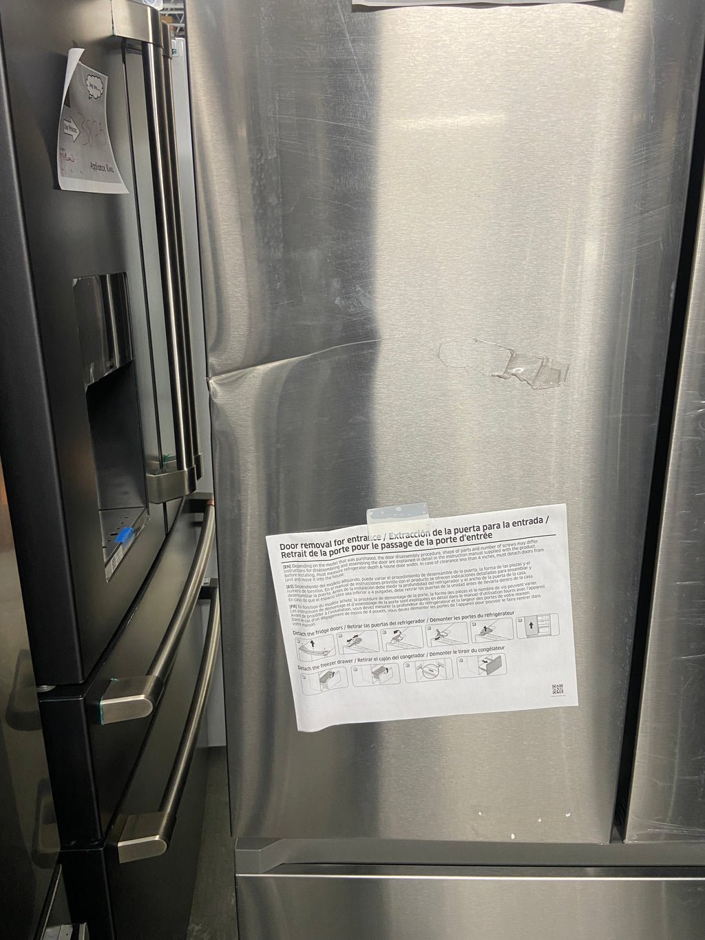 Stainless 32” counter depth Samsung fridge French door “scratch and dent”RF18A5101SR/AA