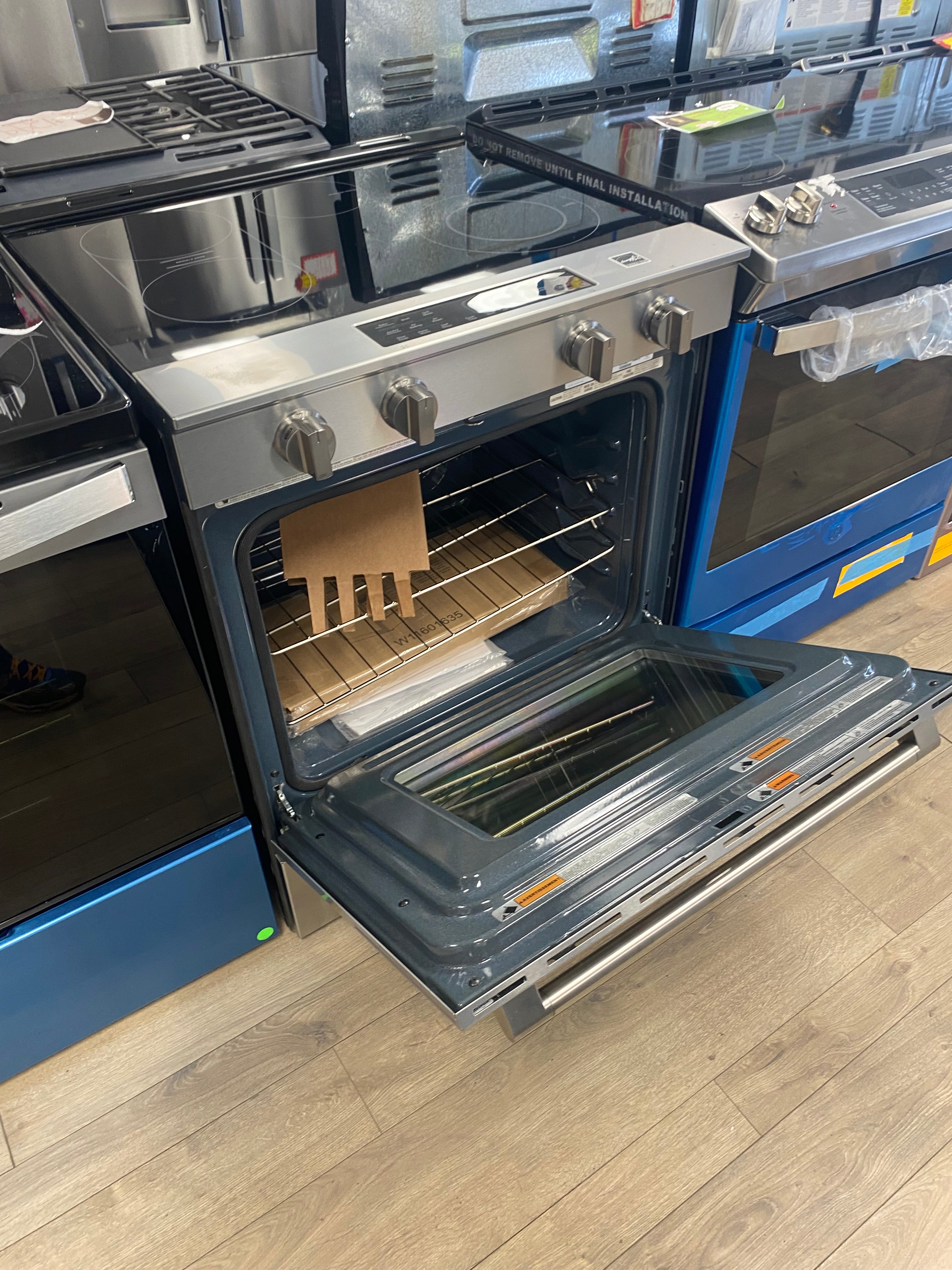 30 inch Stainless steel Maytag YMSES7030SZ Electric Range, 5.3 cu. ft. Capacity, with Air Fry "Fingerprint resistant"