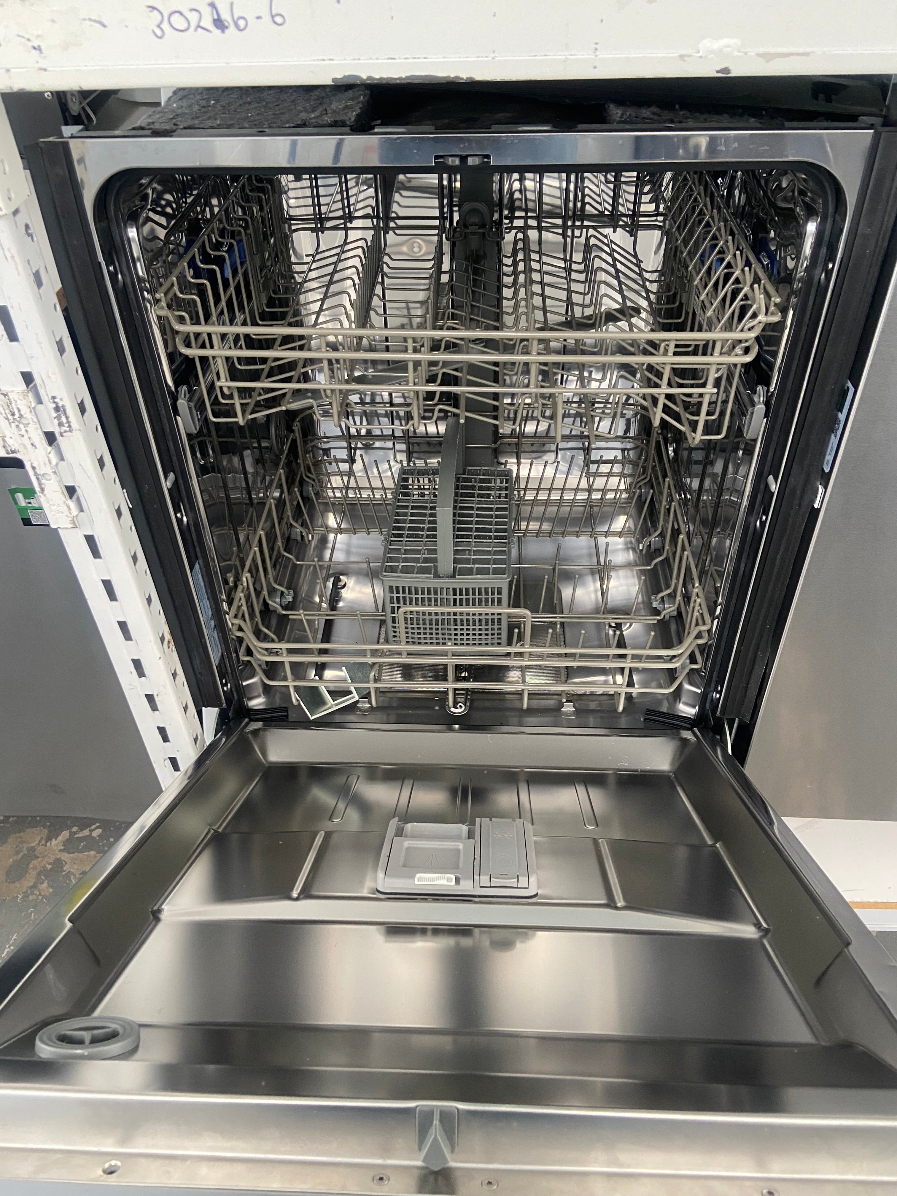 GE Stainless Built-in 24" Dishwasher "Used"