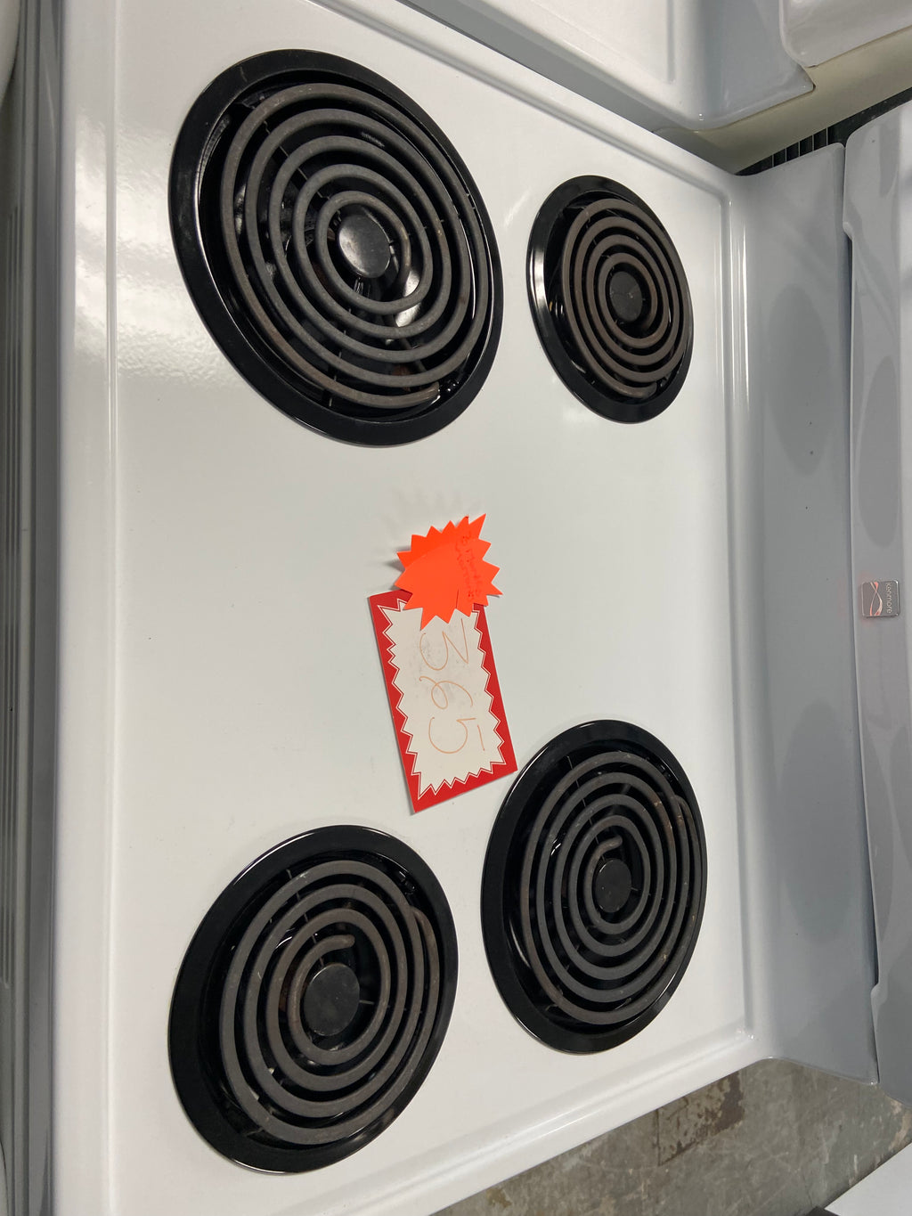 White 30” Kenmore 970C503520 Coil Top Stove (Refurbished)