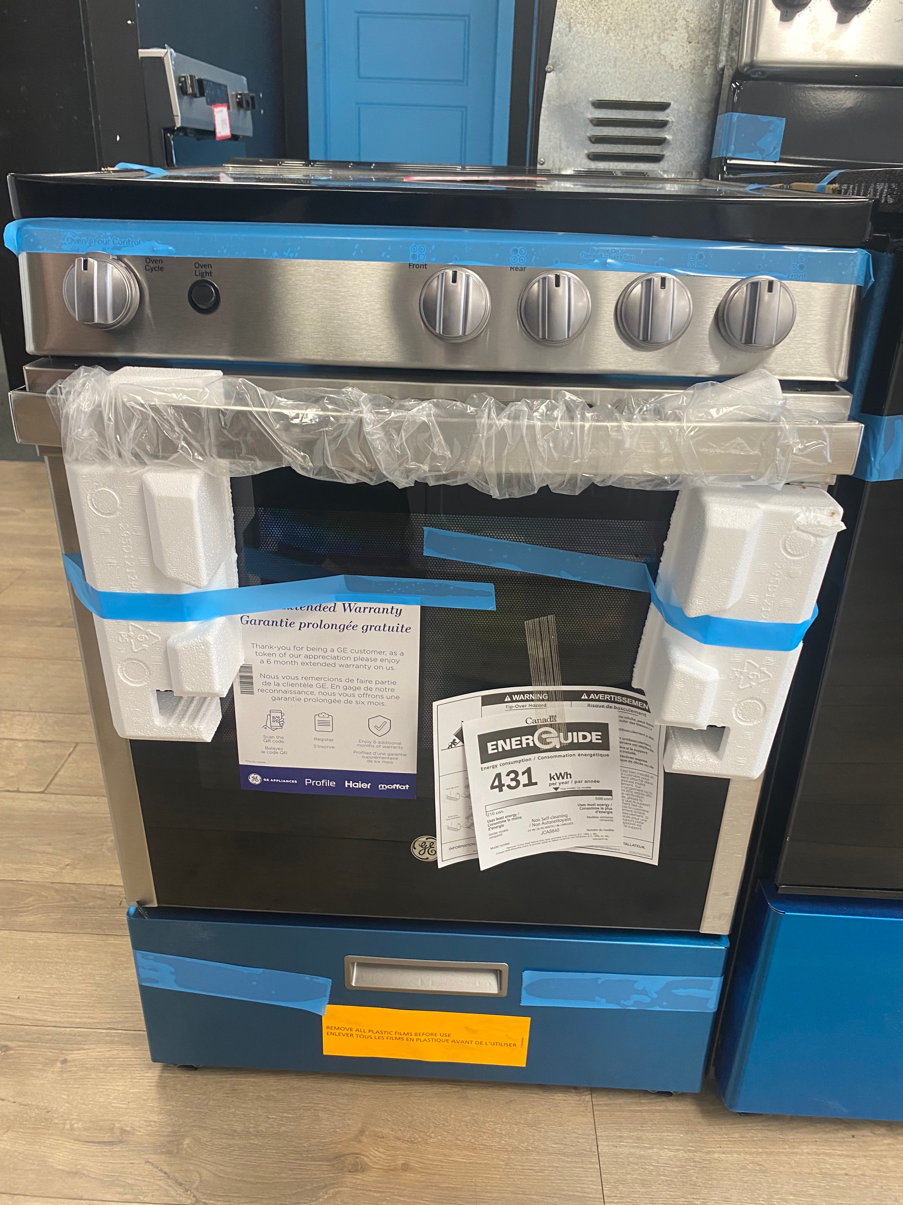 GE JCAS640RM4SS Electric Range, 2.9 cu. ft. Capacity, 24 inch Exterior Width, 4 Burners, Storage Drawer, Steam Clean "Factory certified"