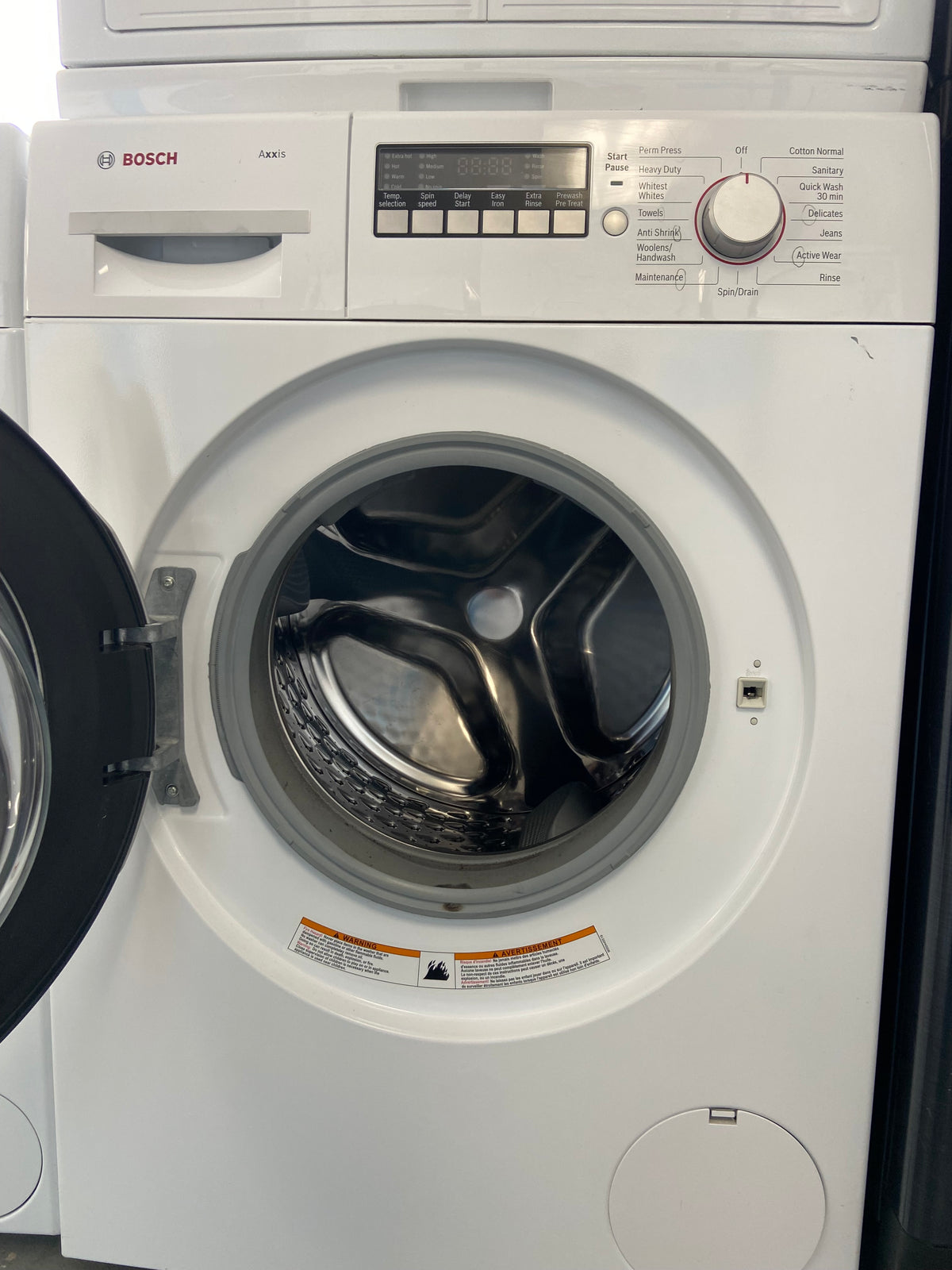 White 24” Bosch WTV76100C/WAP24201UC Washer And Dryer Set (Refurbished)