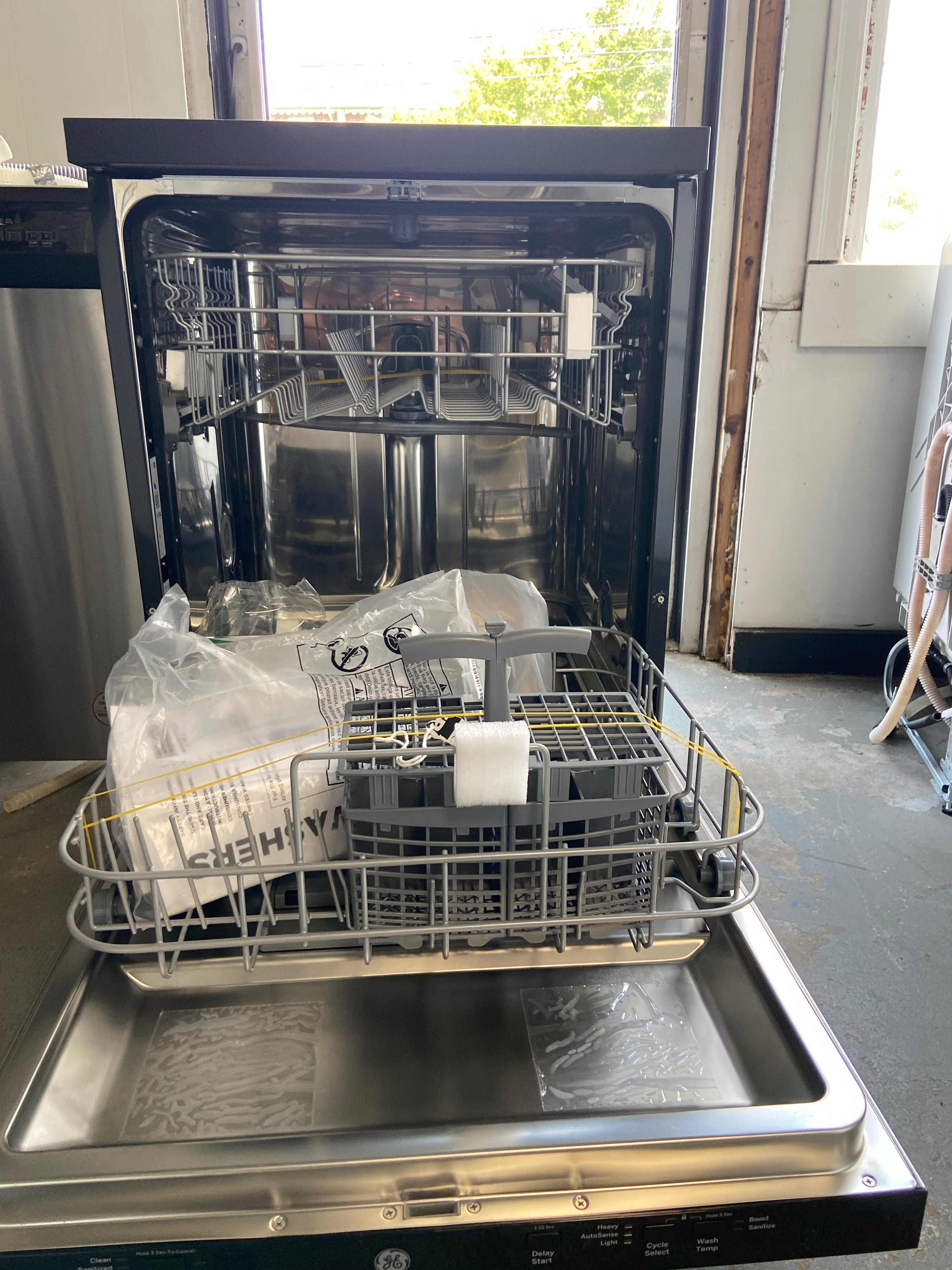 Stainless GE GPT225SSL2SS Portable Dishwasher (Scratch and Dent)