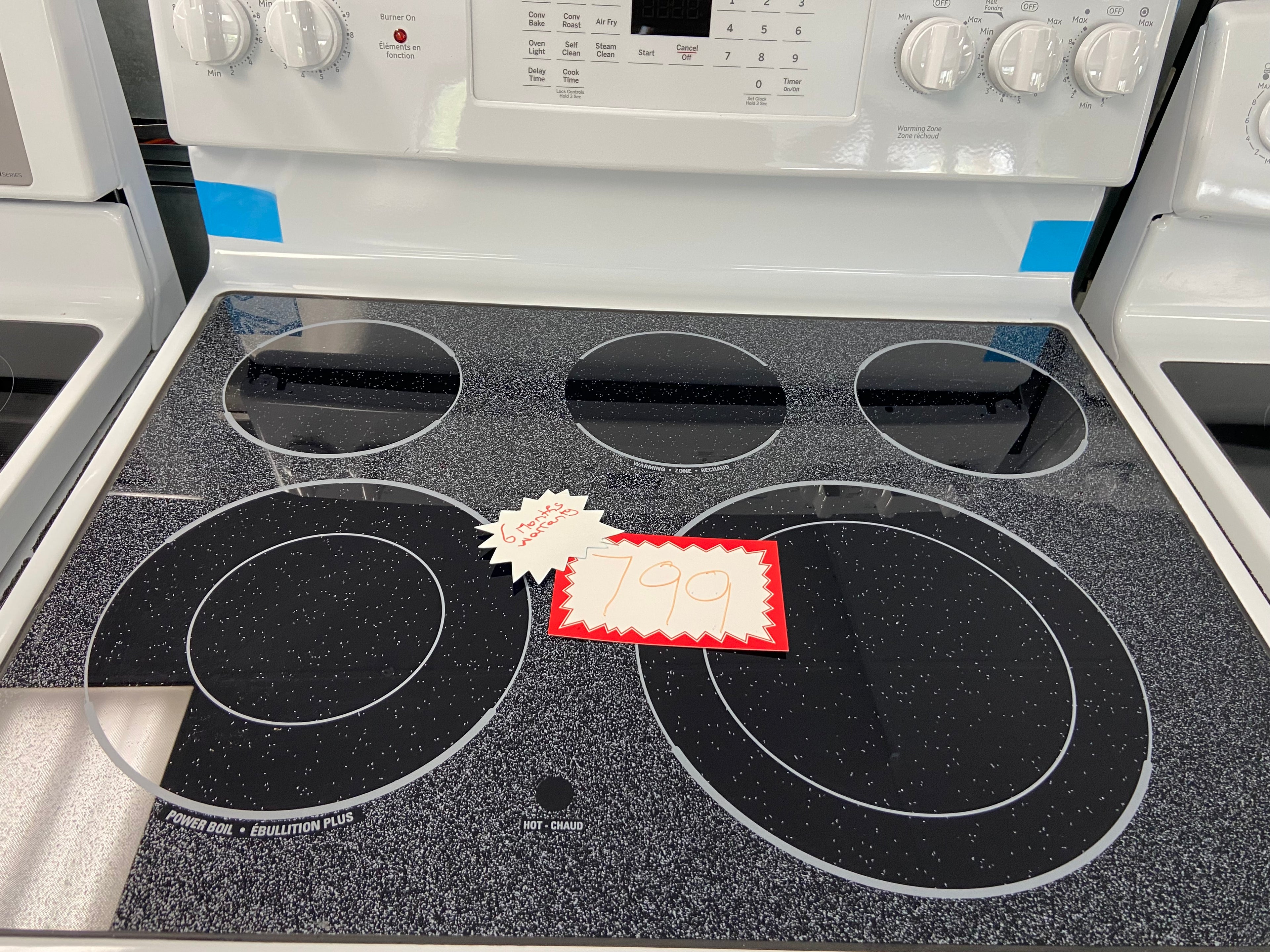 White GE JCB840DV2WW Glass Top Stove (Scratch and Dent)