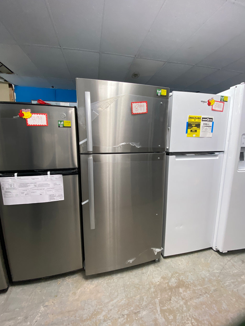 Moffat MTE18GSKDSS Top Freezer Refrigerator, 30 inch Width, 18.02 cu. ft. Capacity, ENERGY STAR Certified, Stainless Steel colour