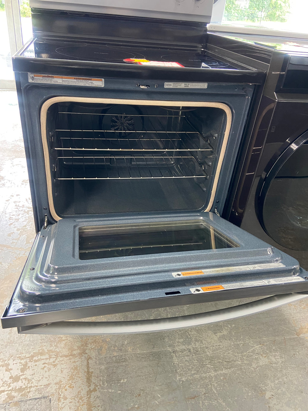 Stainless 30” Whirlpool YWFE550S0HZ1 Glass Top Stove (Refurbished)