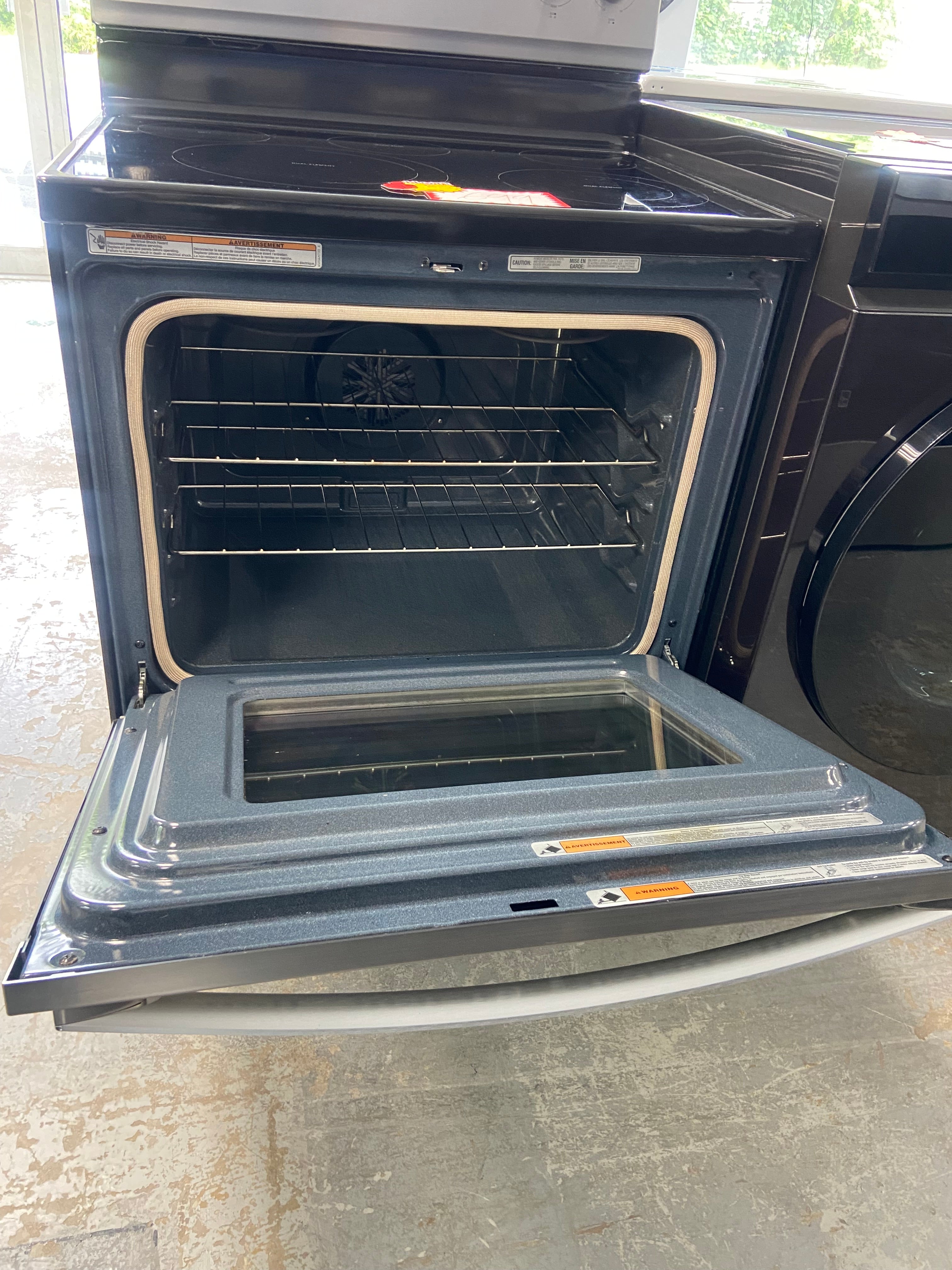 Stainless 30” Whirlpool YWFE550S0HZ1 Glass Top Stove (Refurbished)
