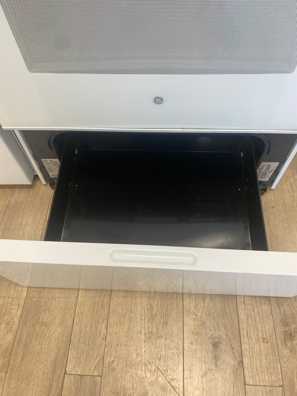 GE Glass Top Stove