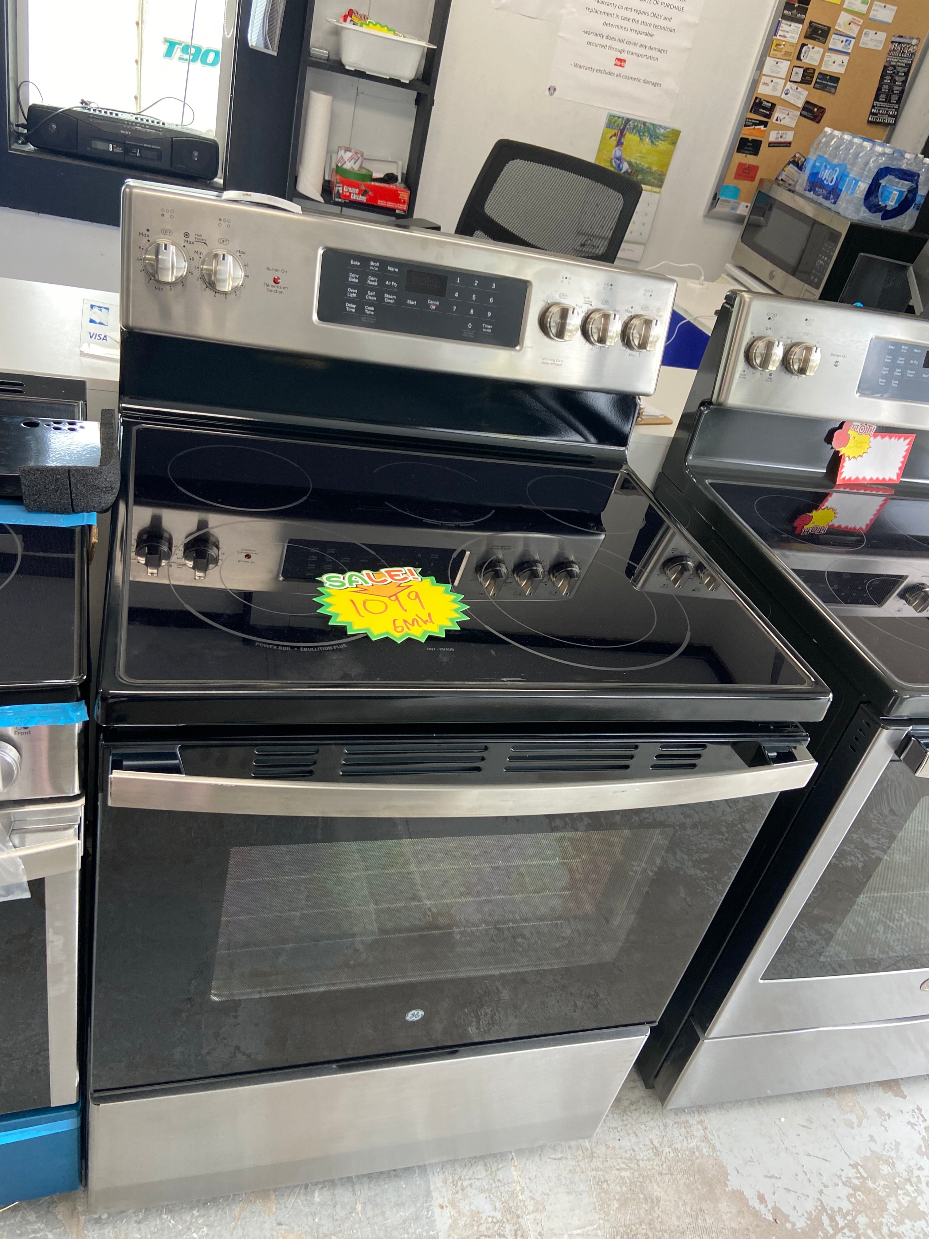 Black 30” GE JCB840ST3SS Glass Top Stove (Scratch and Dent)