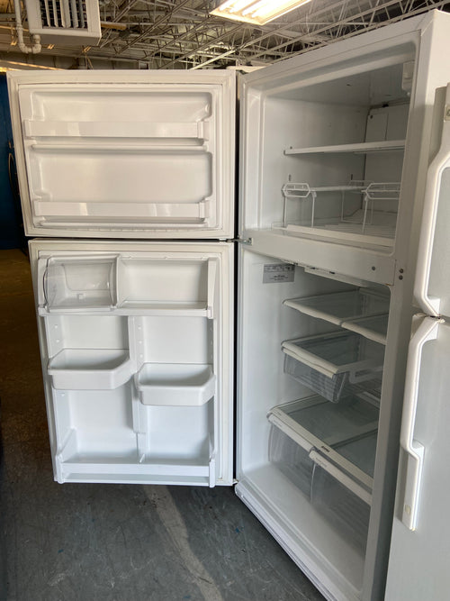 30” White Kenmore 106.60992990 Refrigerator with warranty