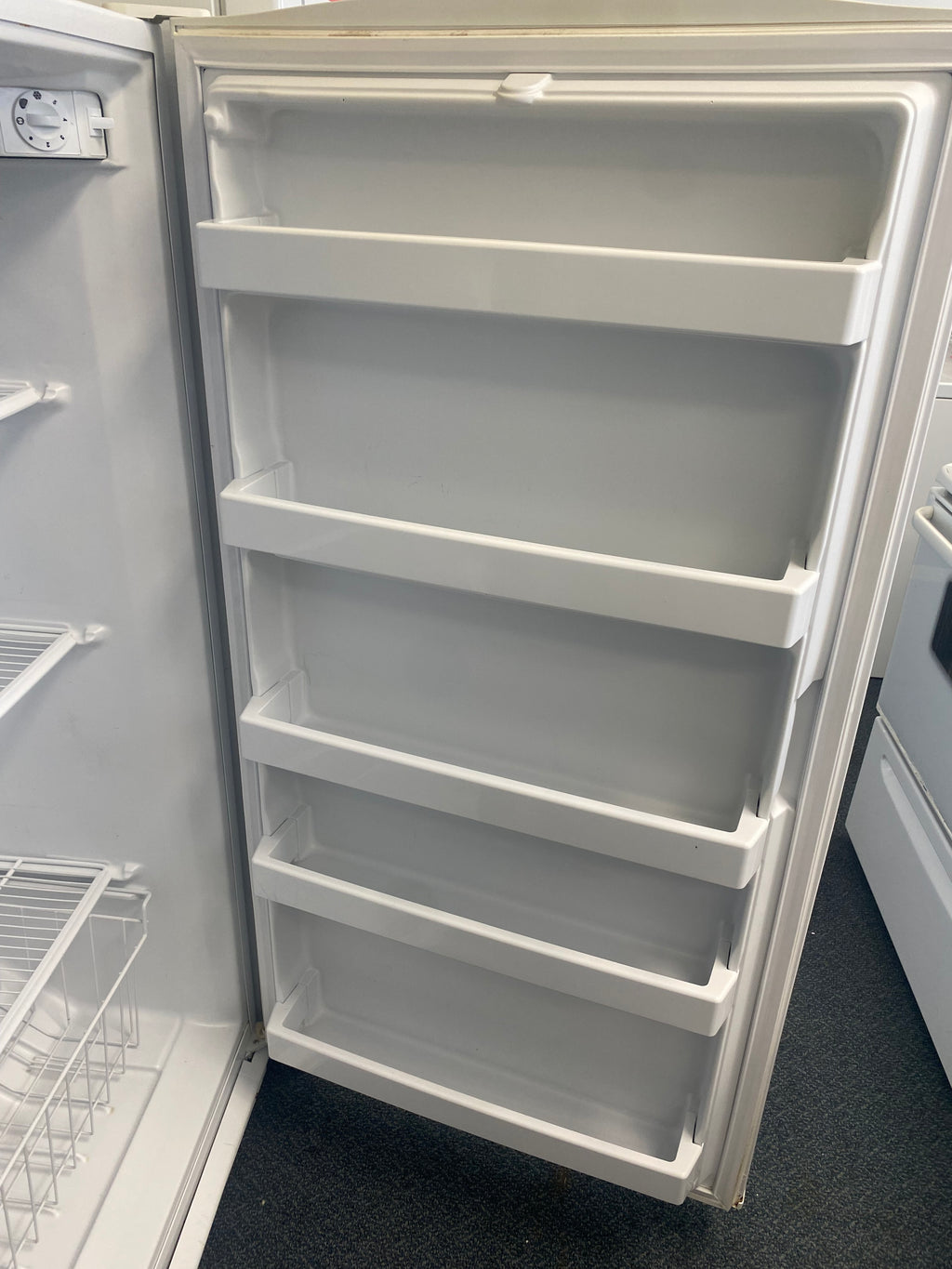 14 cuft White Whirlpool Upright/Stand up freezer “used”