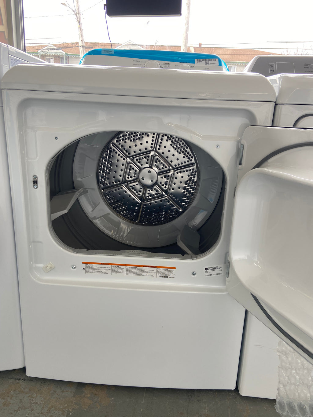 Moffat MTX22EBMR0WW Electric Dryer, 6.2 cu. ft. Dryer Capacity, 3 Dry Cycles, 3 Temperature Settings, Vented
