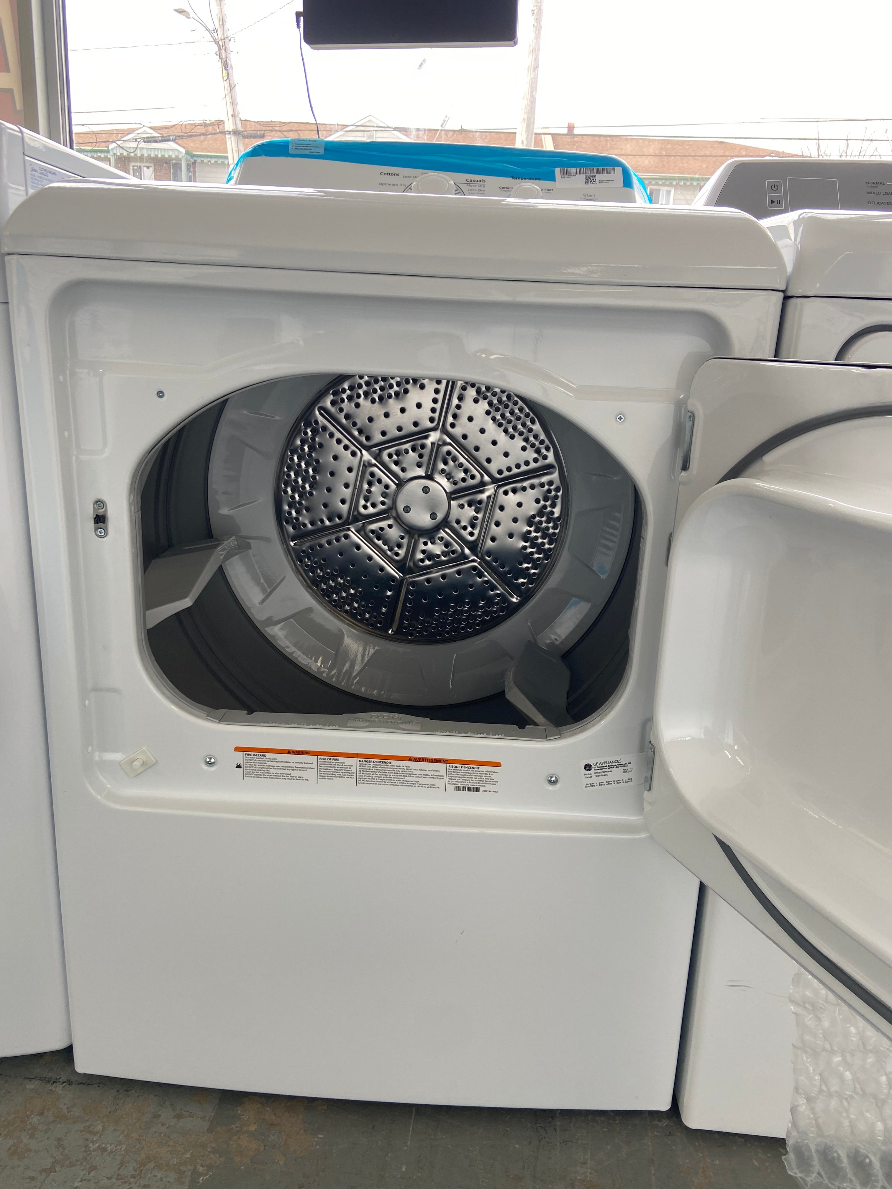 Moffat MTX22EBMR0WW Electric Dryer, 6.2 cu. ft. Dryer Capacity, 3 Dry Cycles, 3 Temperature Settings, Vented