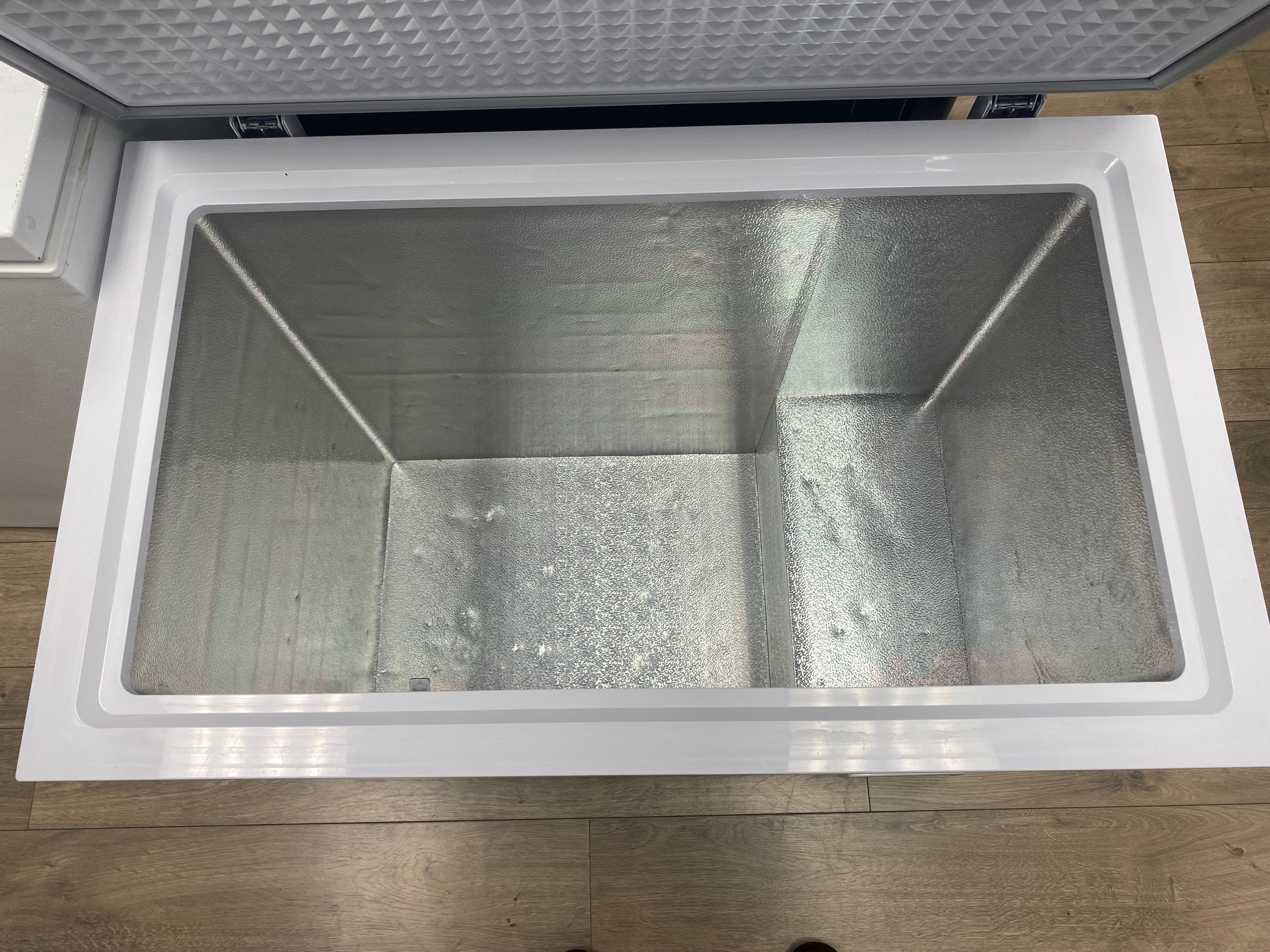 user_2794168dページ CHEST FREEZER – Appliance Kivu
