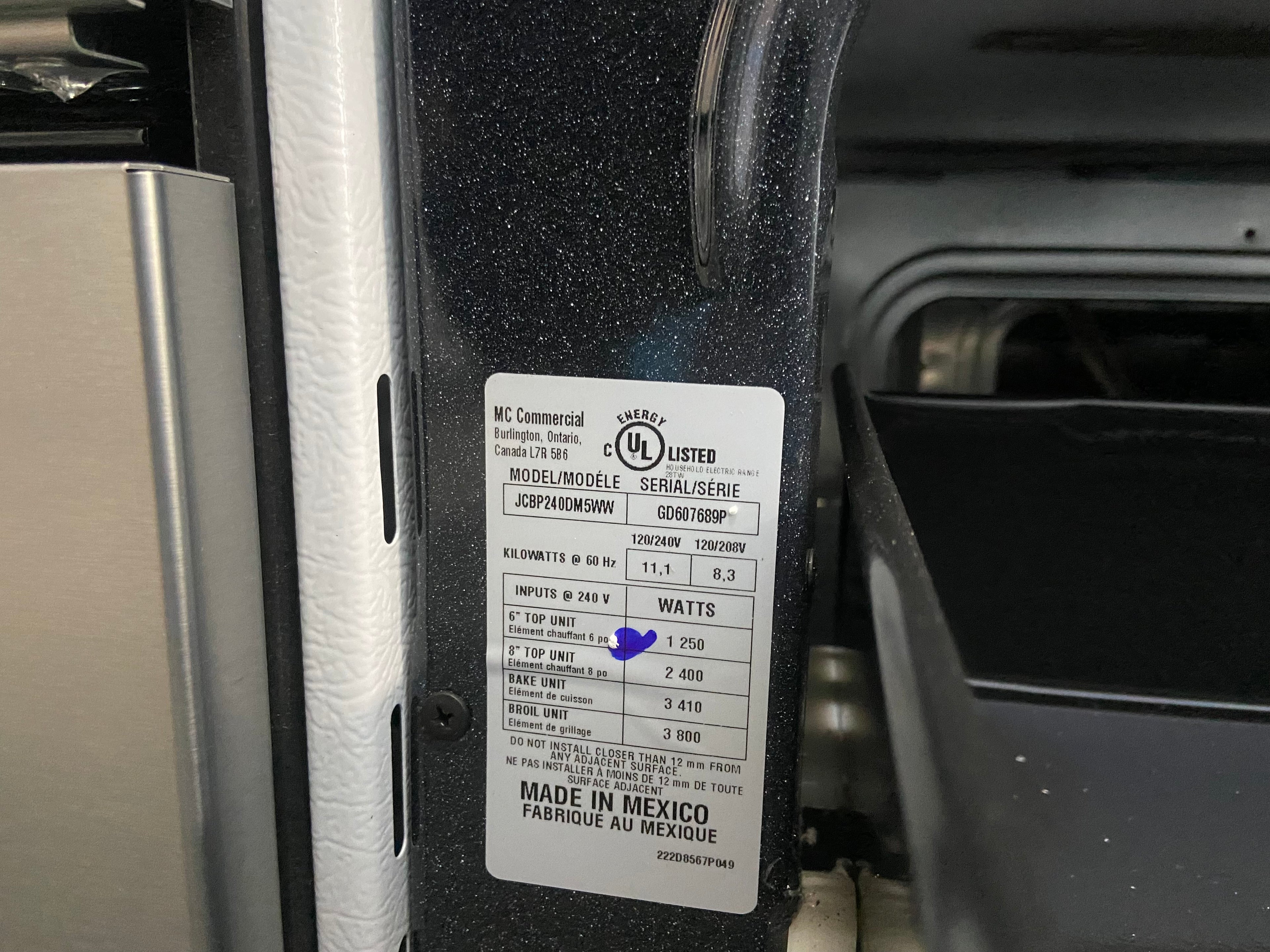 GE JCBP240DM5WW Electric Range, 5 cu. ft. Capacity, 30 inch Exterior Width, 4 Burners, Storage Drawer, Self Clean, 2,400 W Highest Element, White colour