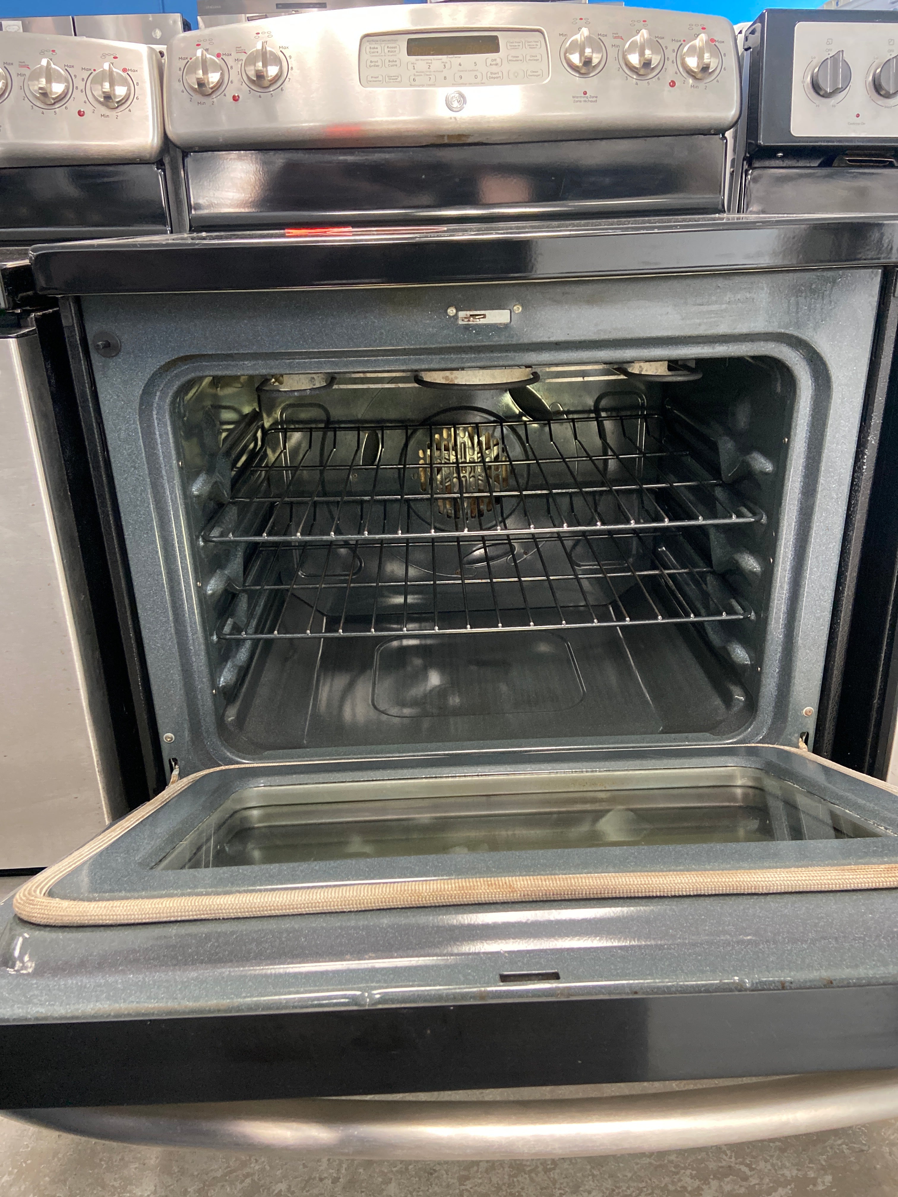 GE 30" Freestanding Electric Range - Stainless Steel (JCBP810ST1SS)