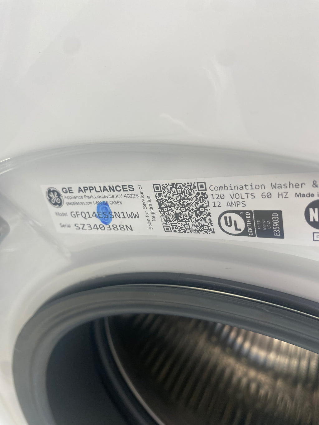 24” GE washer dryer combo, 2 in 1 "Scratch and Dent" Like New