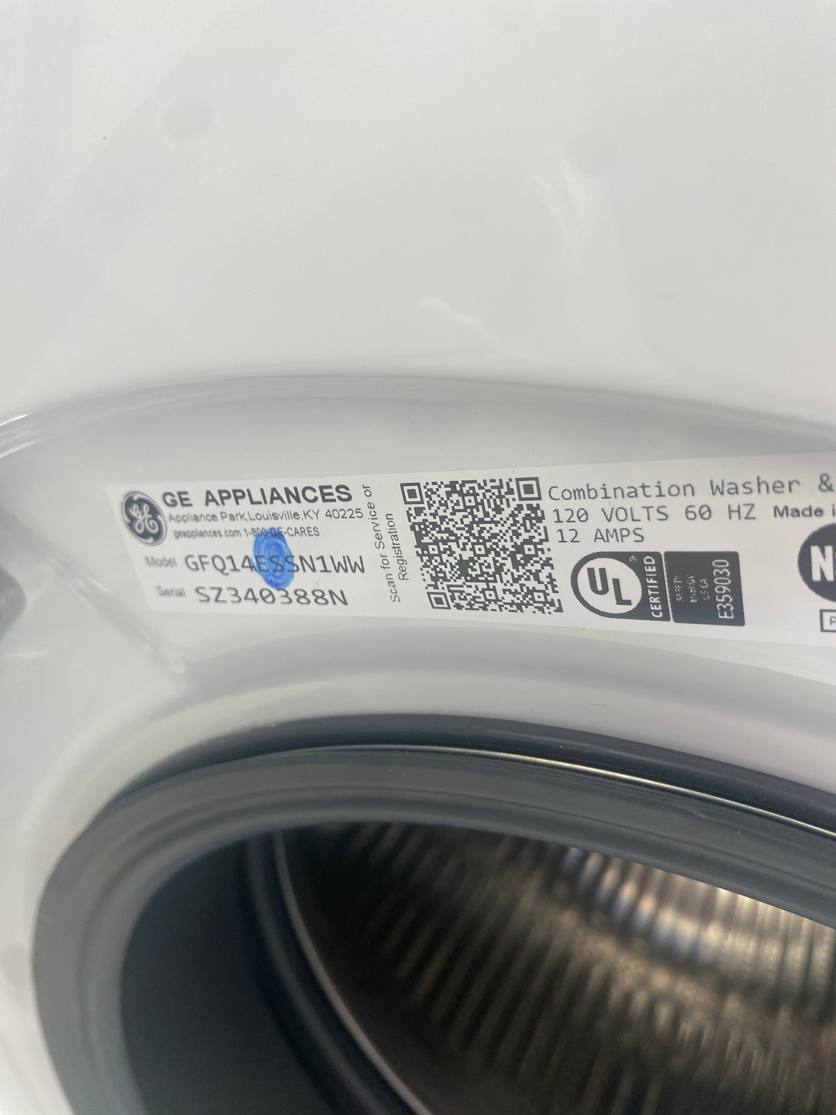 24” GE washer dryer combo, 2 in 1 "Scratch and Dent" Like New