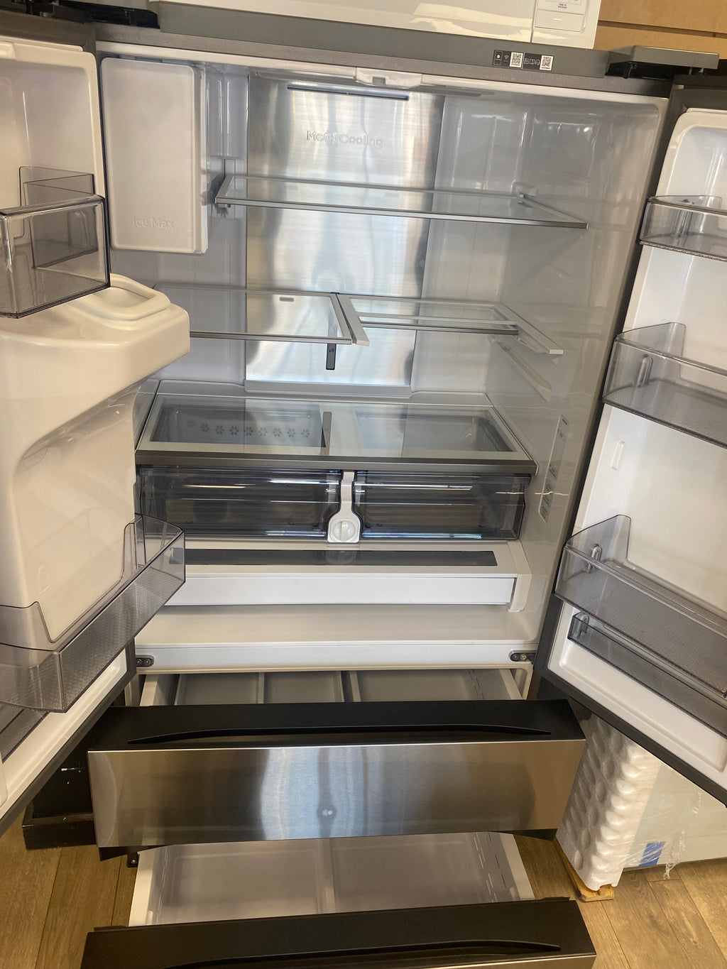 36” Double freezer Samsung Stainless Fridge, water and ice dispenser “scratch and dent”