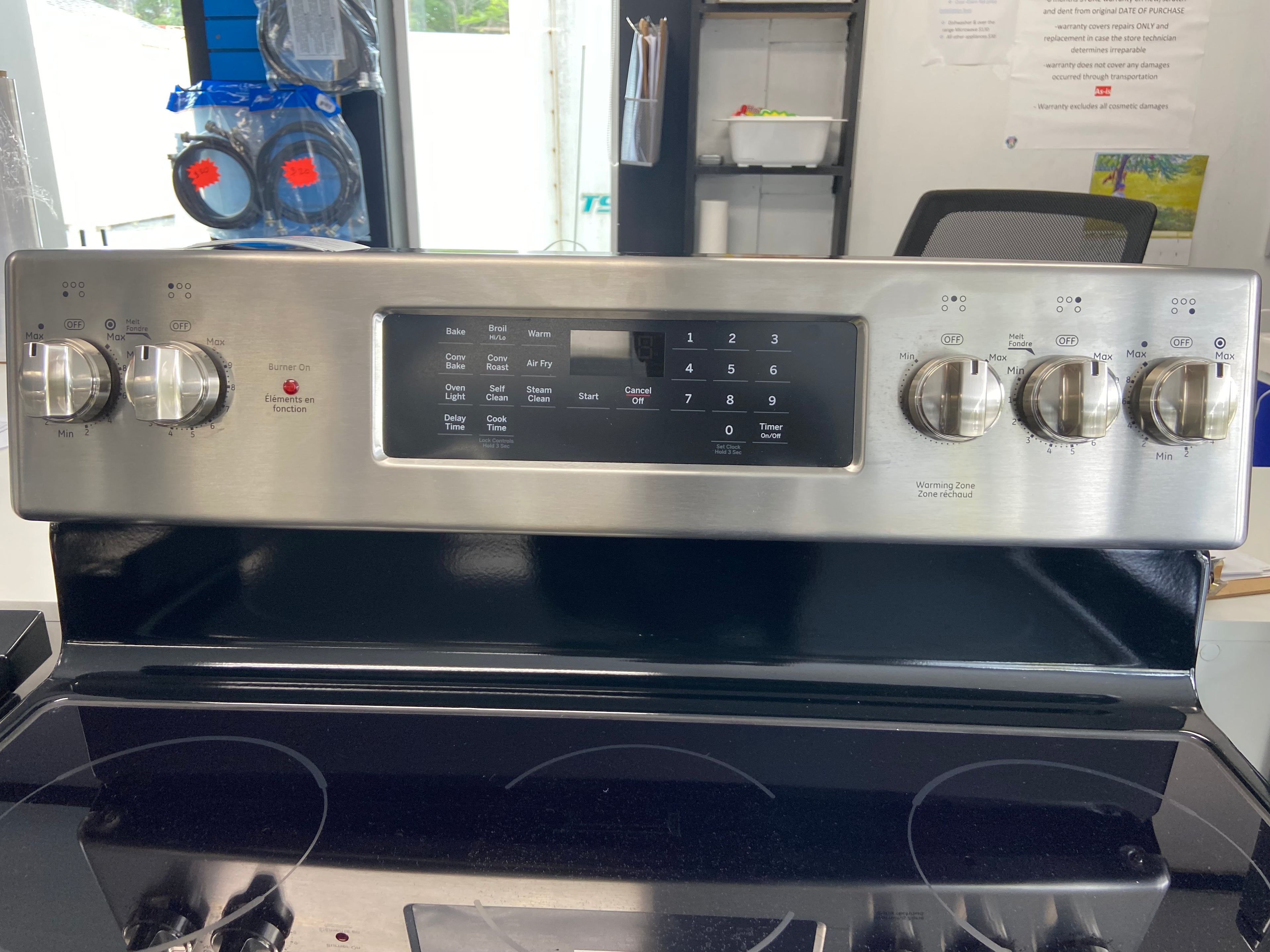 Black 30” GE JCB840ST3SS Glass Top Stove (Scratch and Dent)