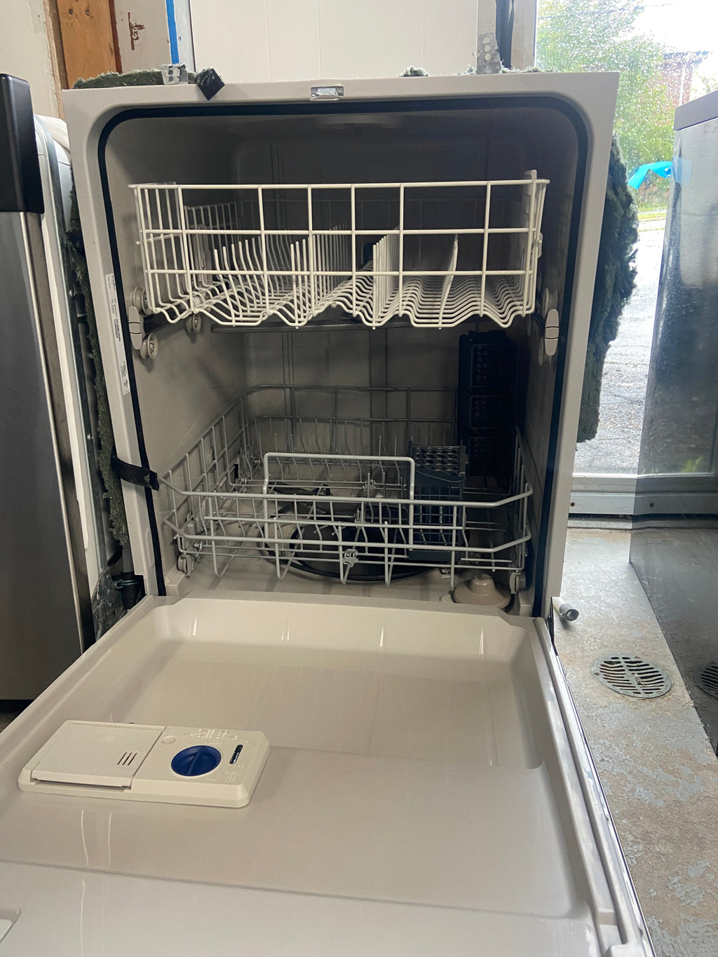 Stainless 24” Whirlpool WDF331PAHS1 Dishwasher (Refurbished)