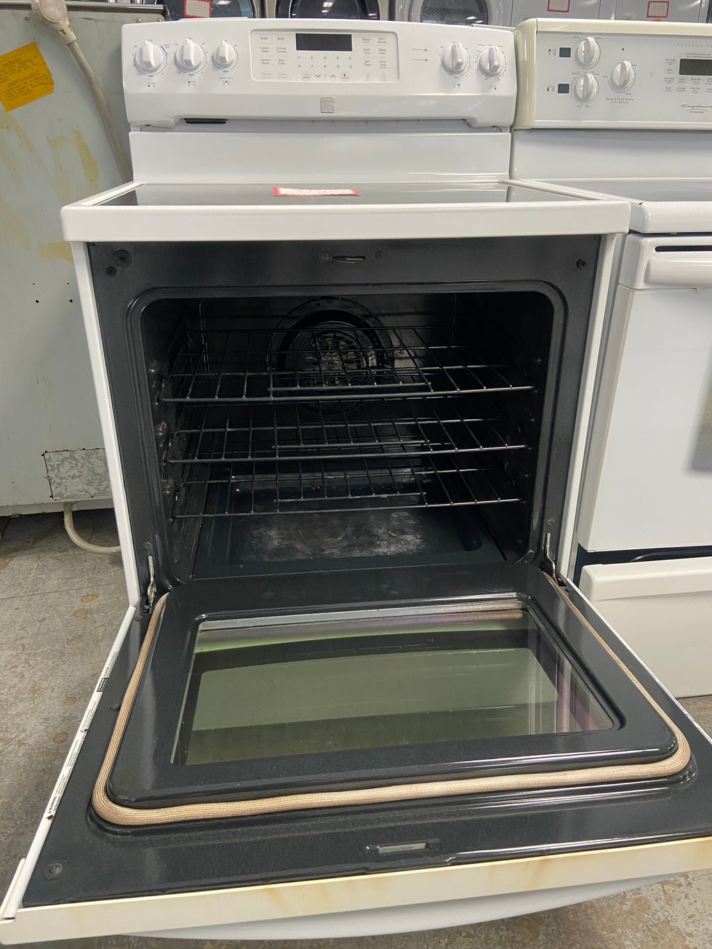 White 30” Kenmore 970C653321 Glass Top Stove (Refurbished)